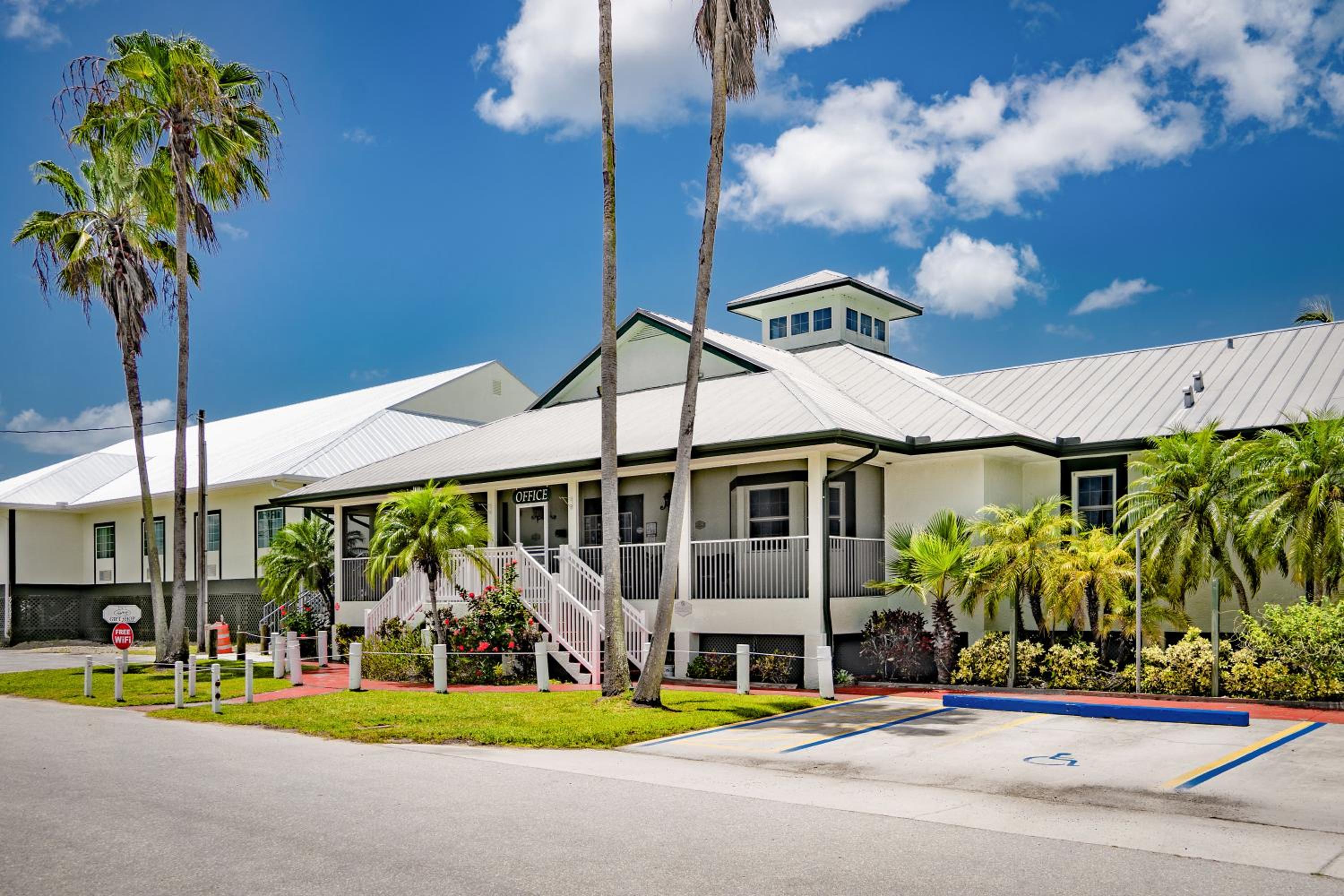 Ivey House Everglades Adventures Hotel view 2