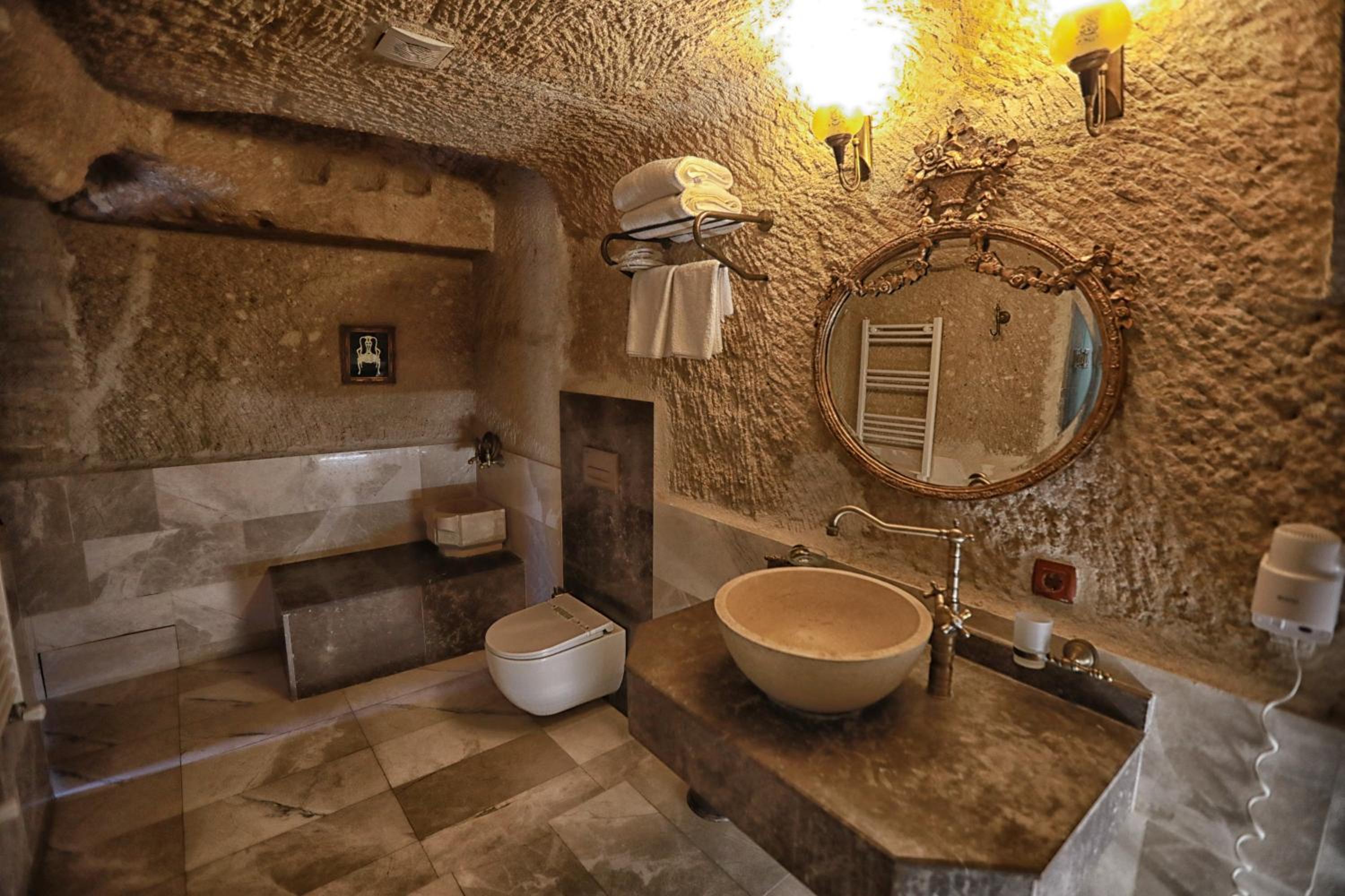 Traveller's Cave Hotel - Image 82