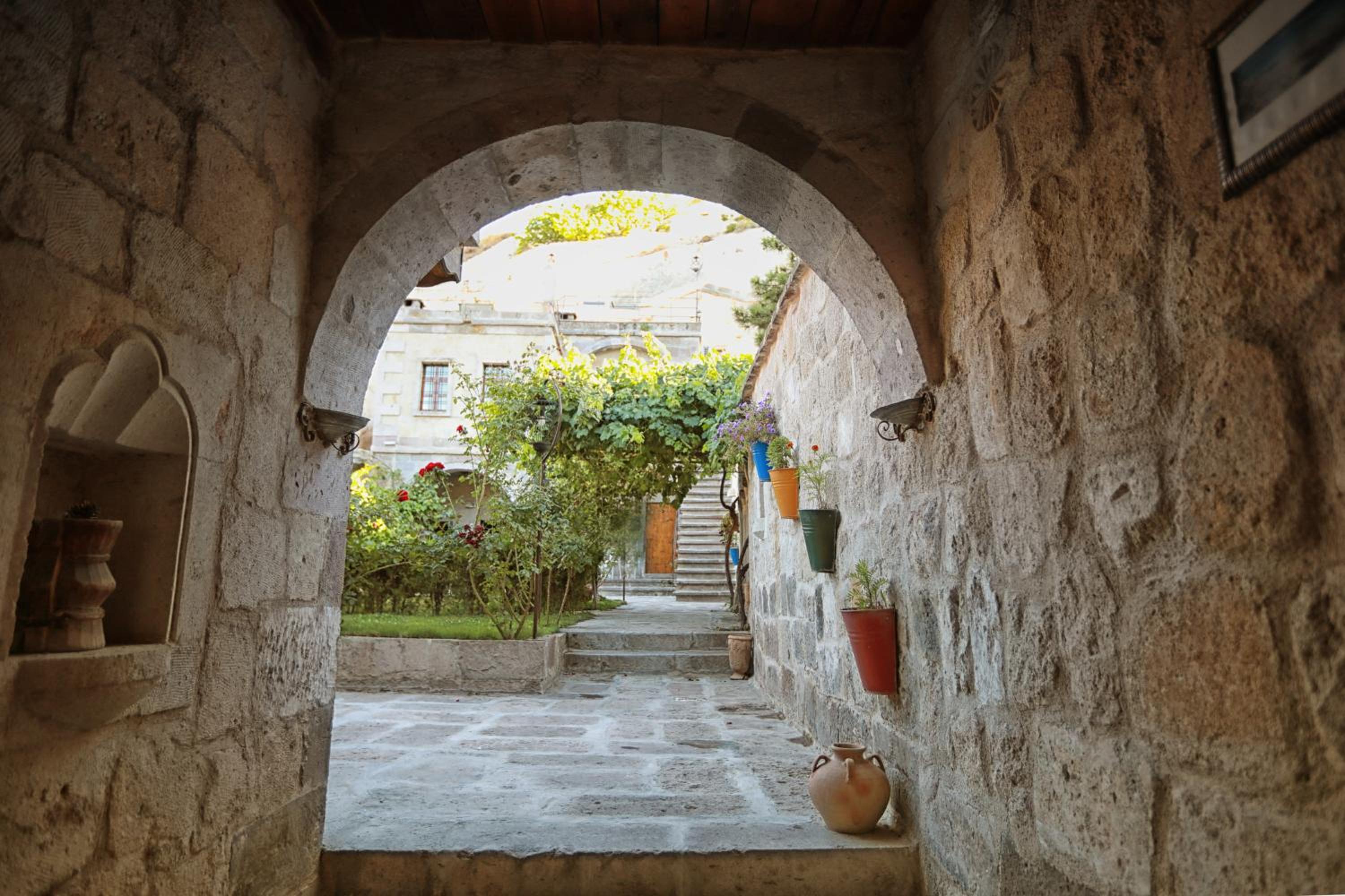 Traveller's Cave Hotel - Image 6