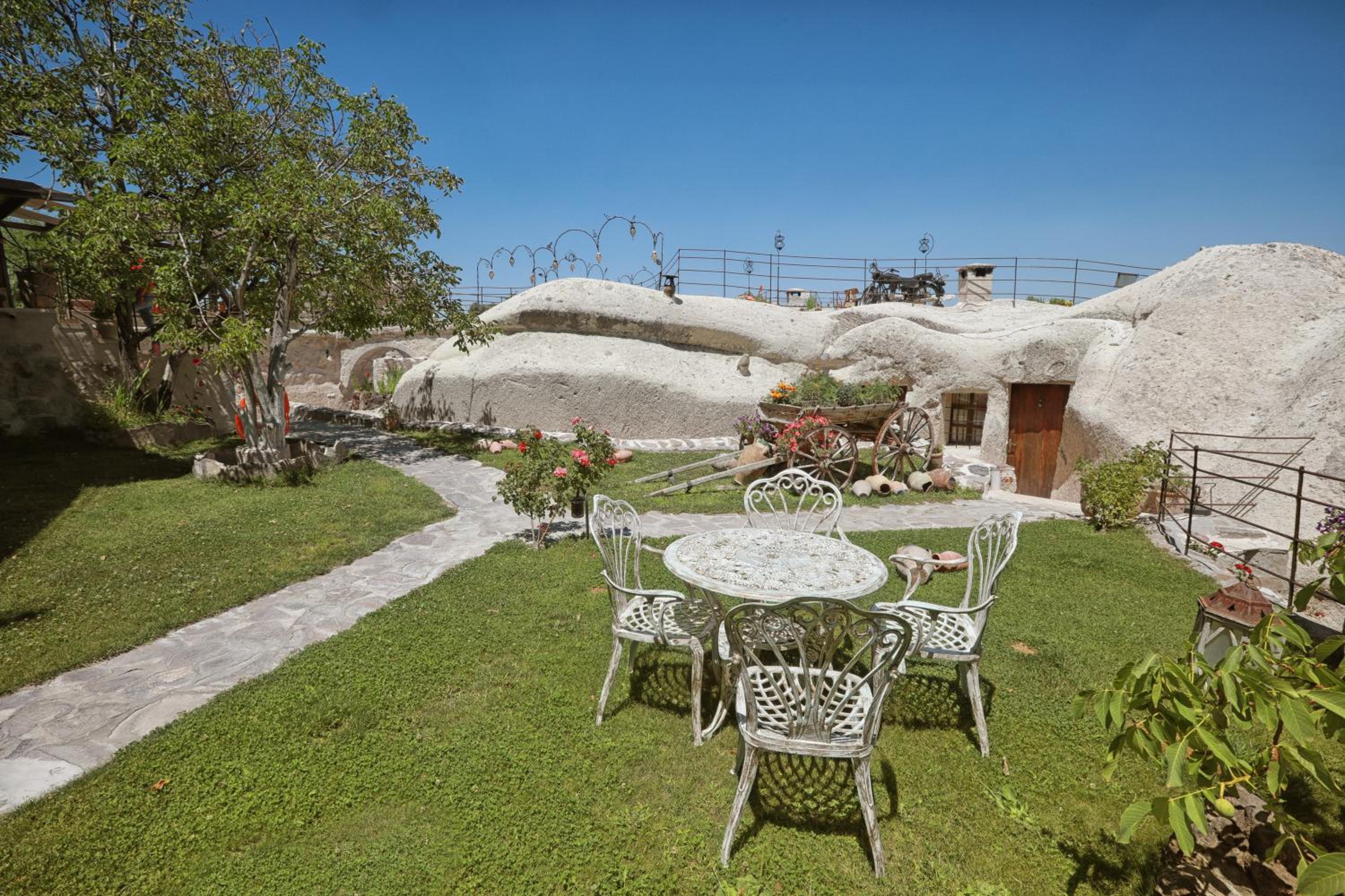 Traveller's Cave Hotel - Image 5