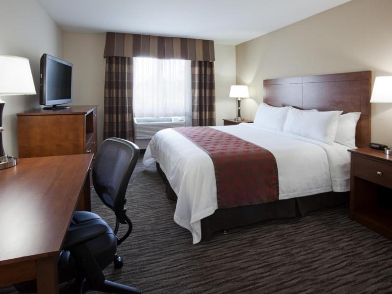 Alexandria Vacations - American Inn  Suites - Property Image 4