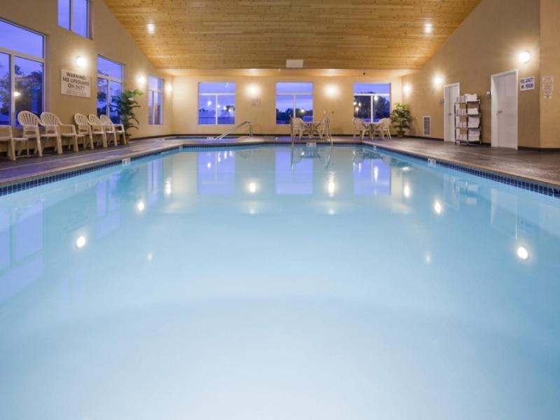 American Inn & Suites