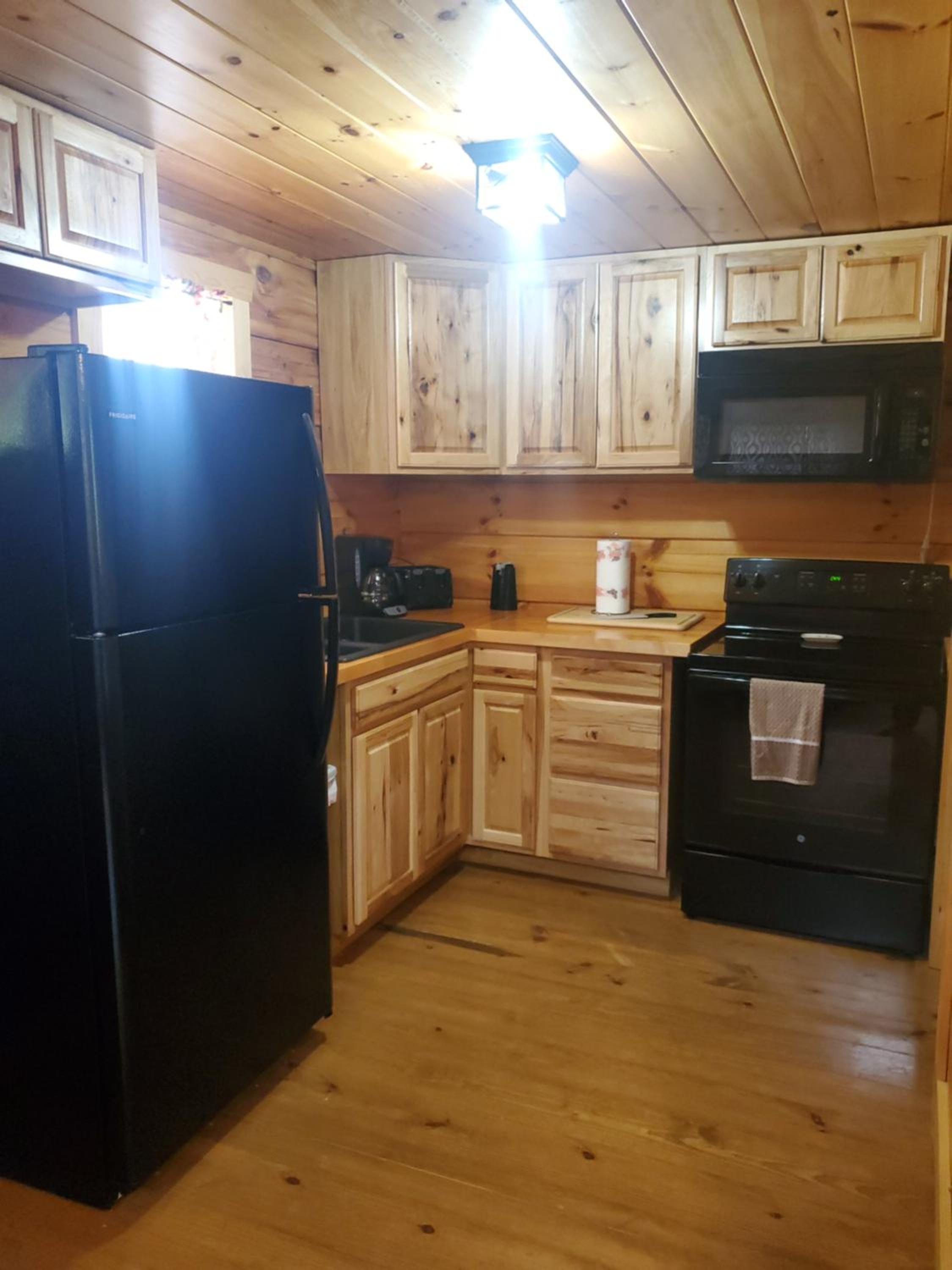 The Hampton - An Amish Built Deluxe Log Cabin