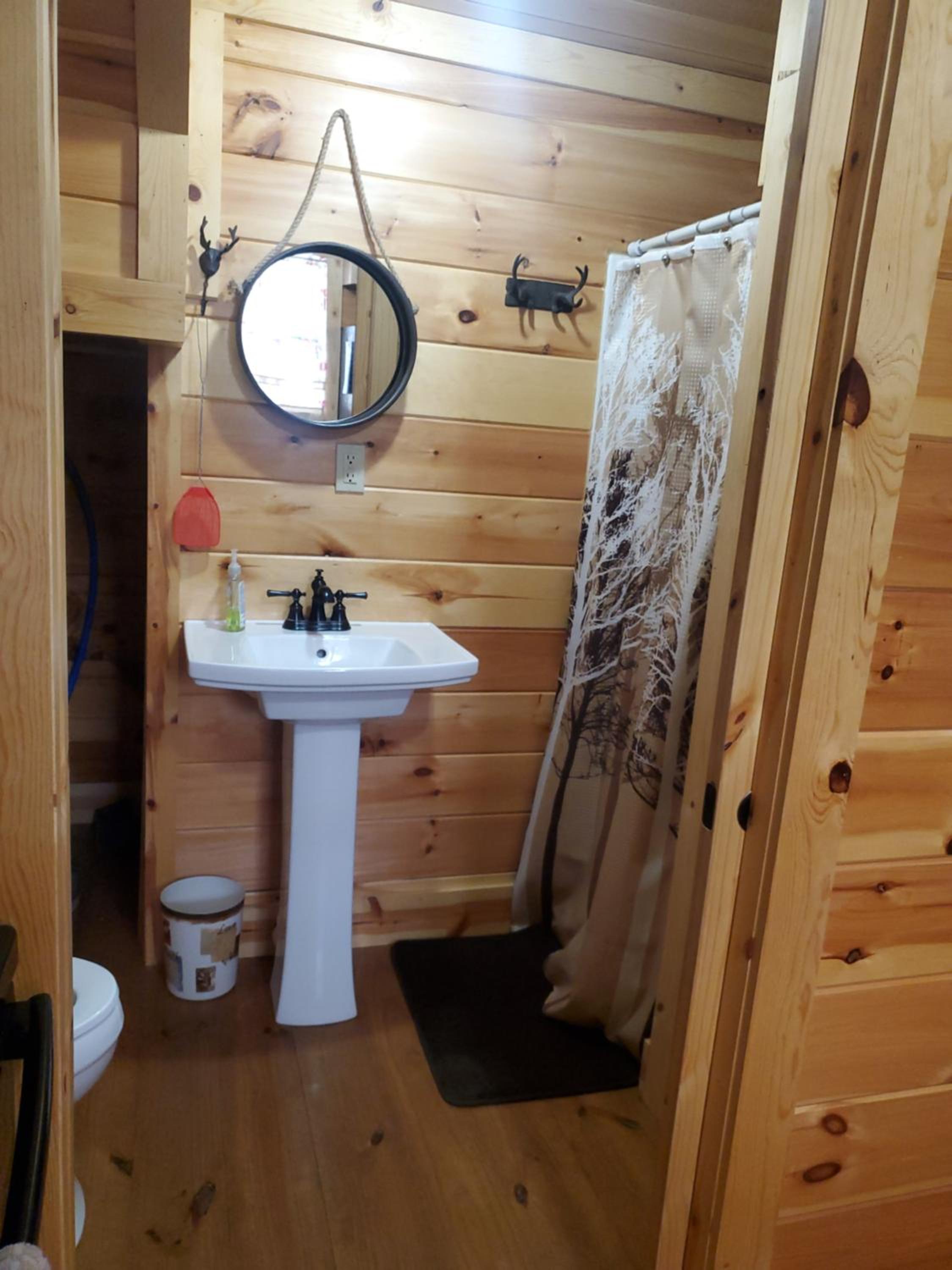 The Hampton - An Amish Built Deluxe Log Cabin