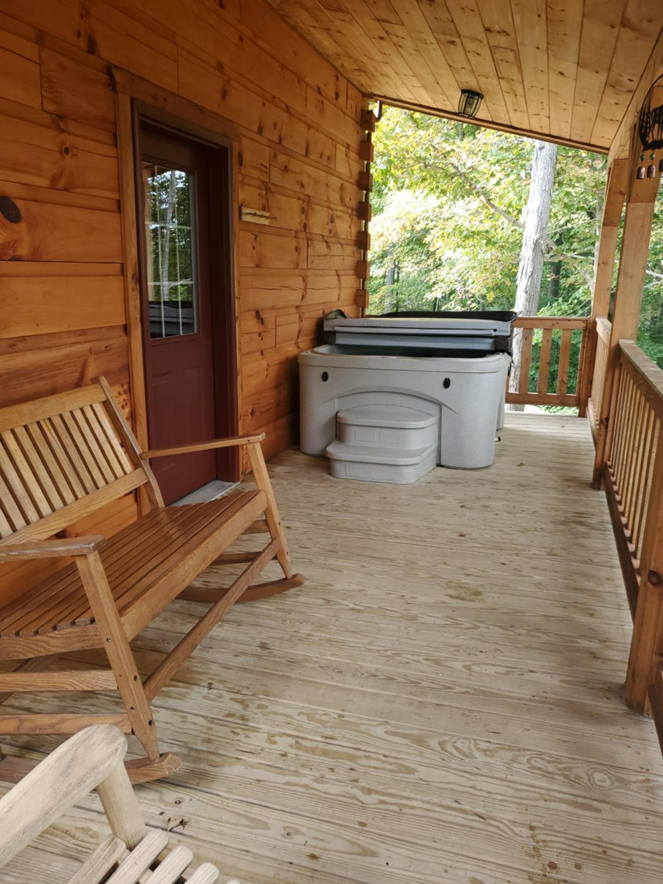 The Hampton - An Amish Built Deluxe Log Cabin