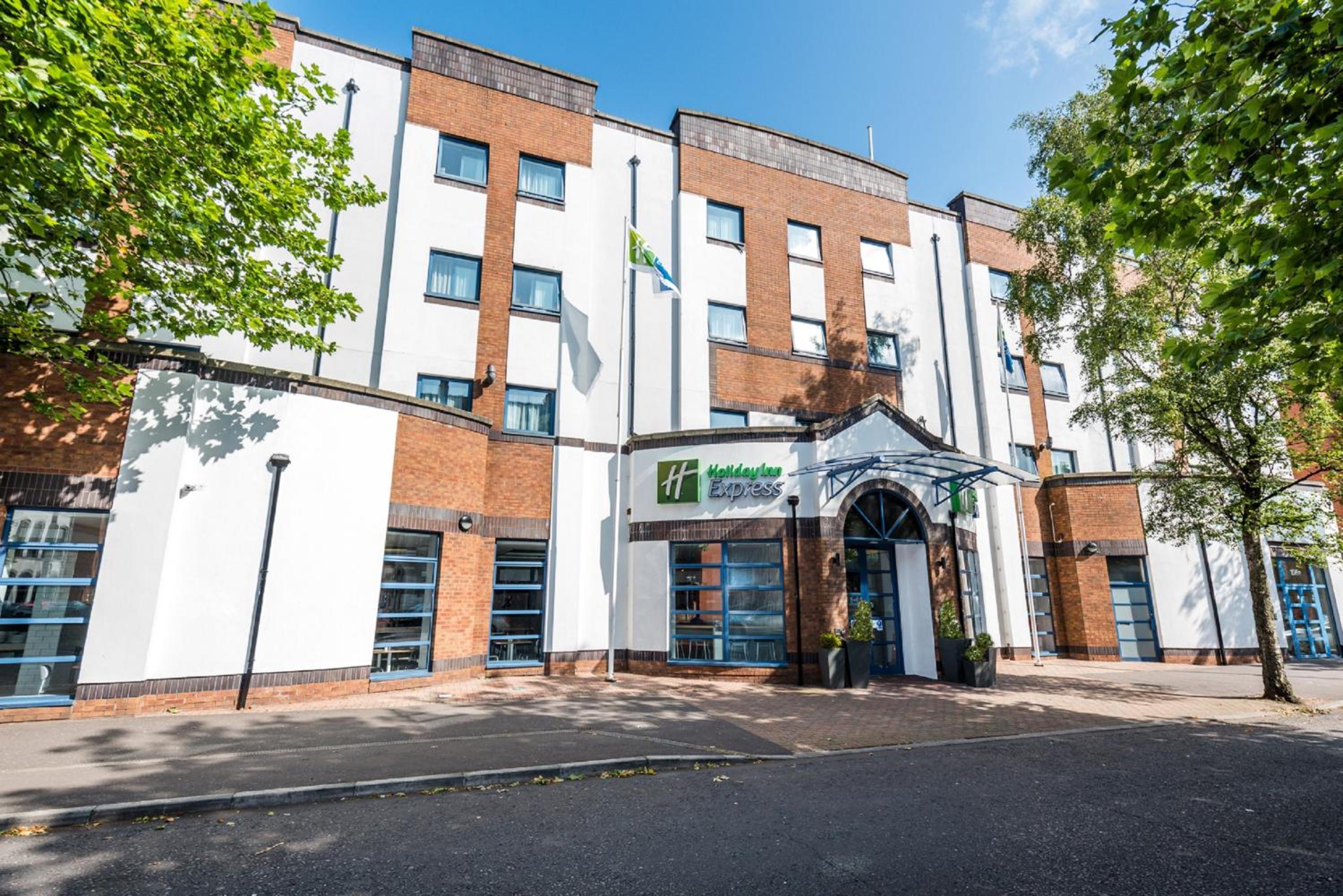 Hotel Holiday Inn Express Belfast City, an IHG Hotel - Image 1