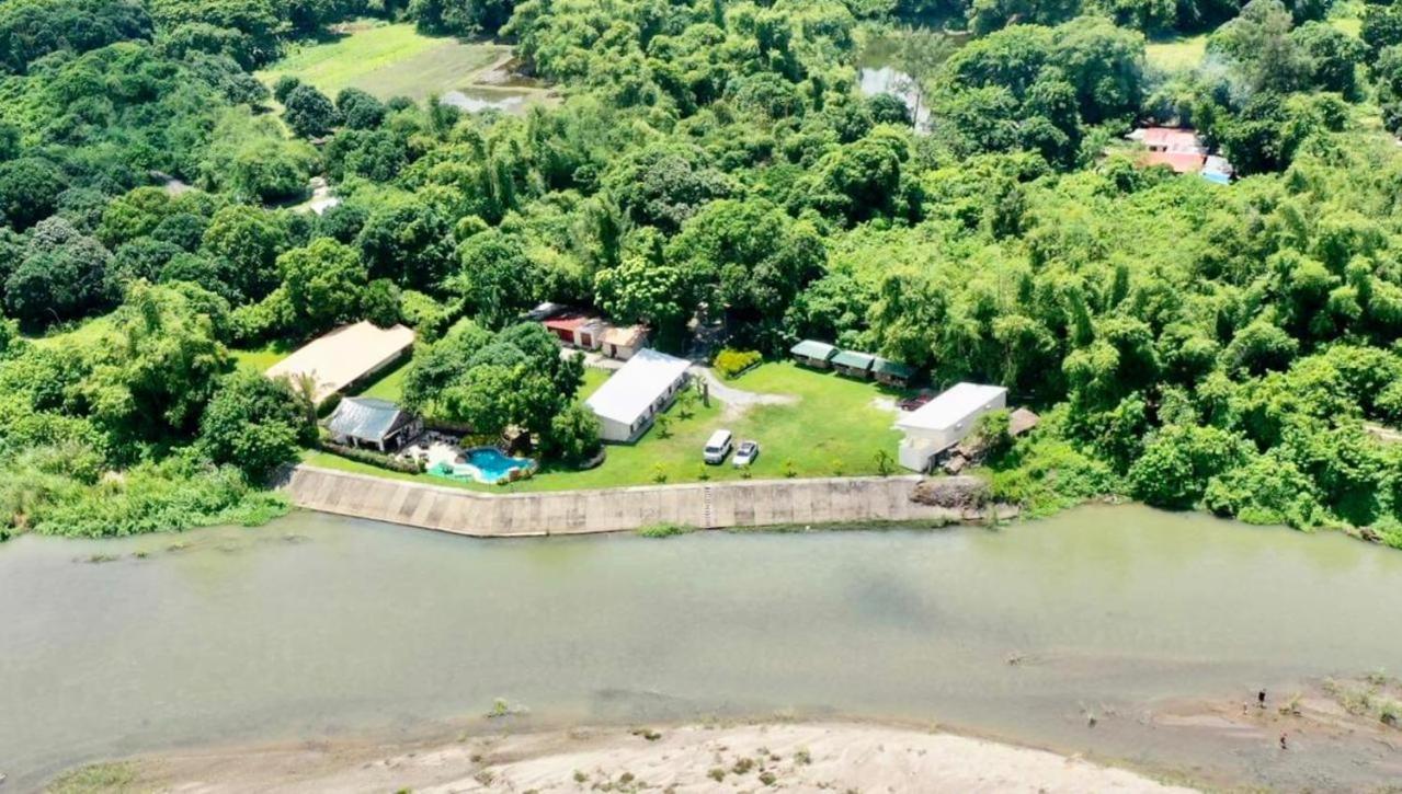 Monty's Riverside View Resort view 4