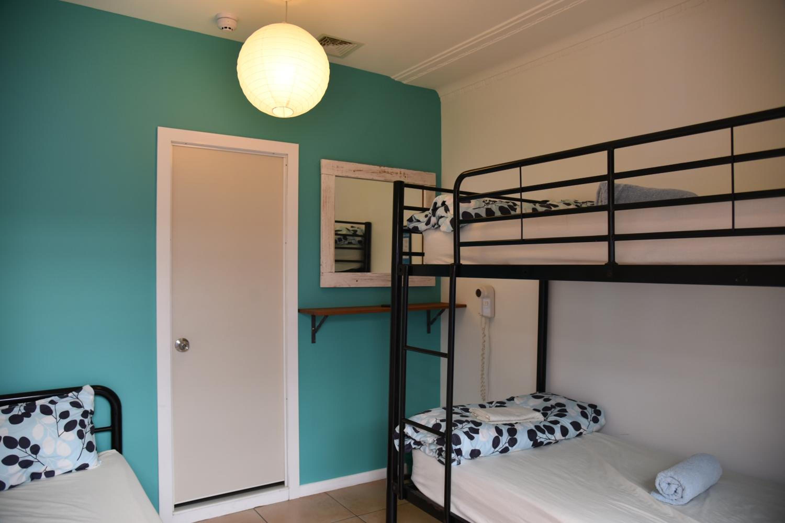 Ozzie Pozzie Backpackers
