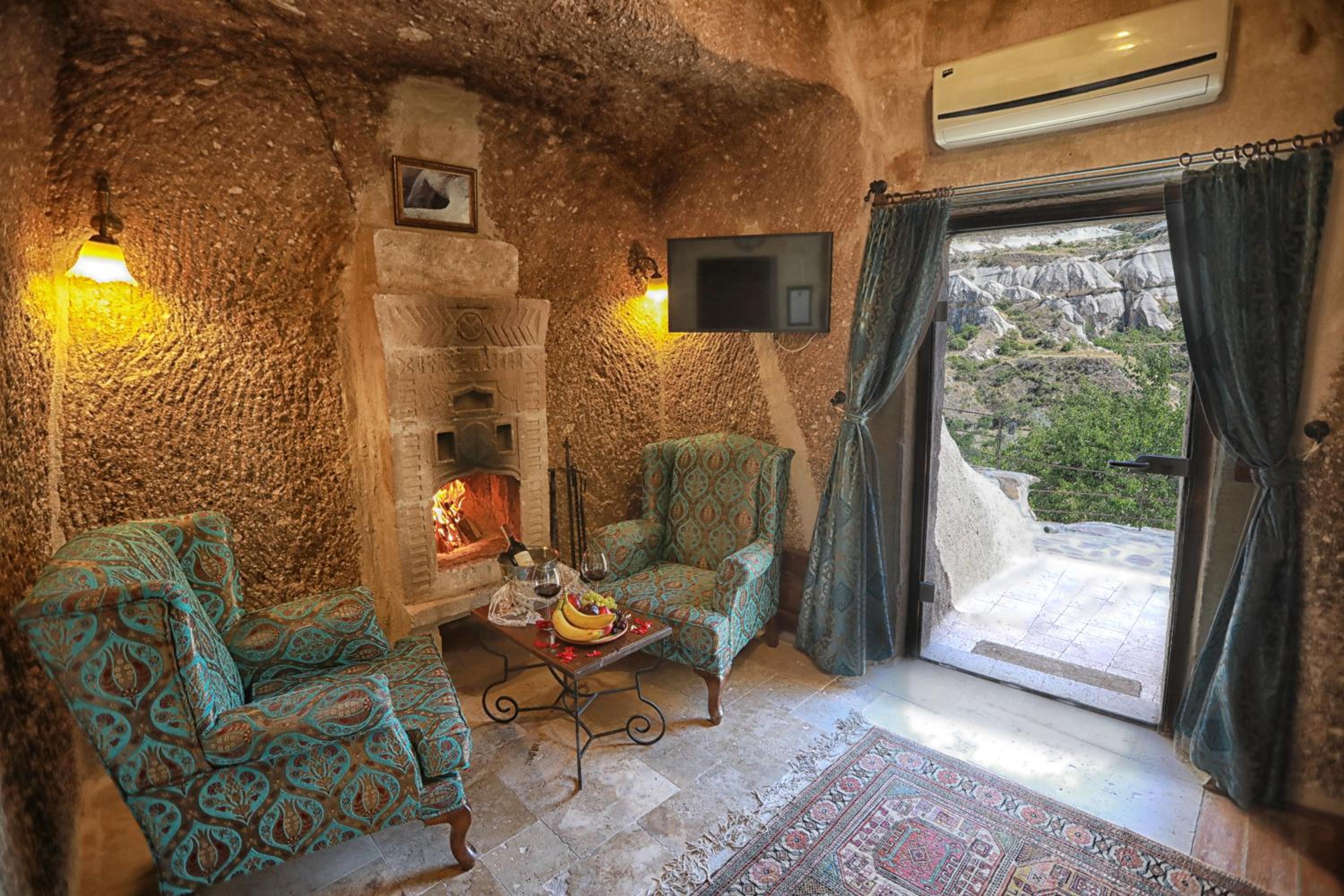 Traveller's Cave Hotel - Image 13