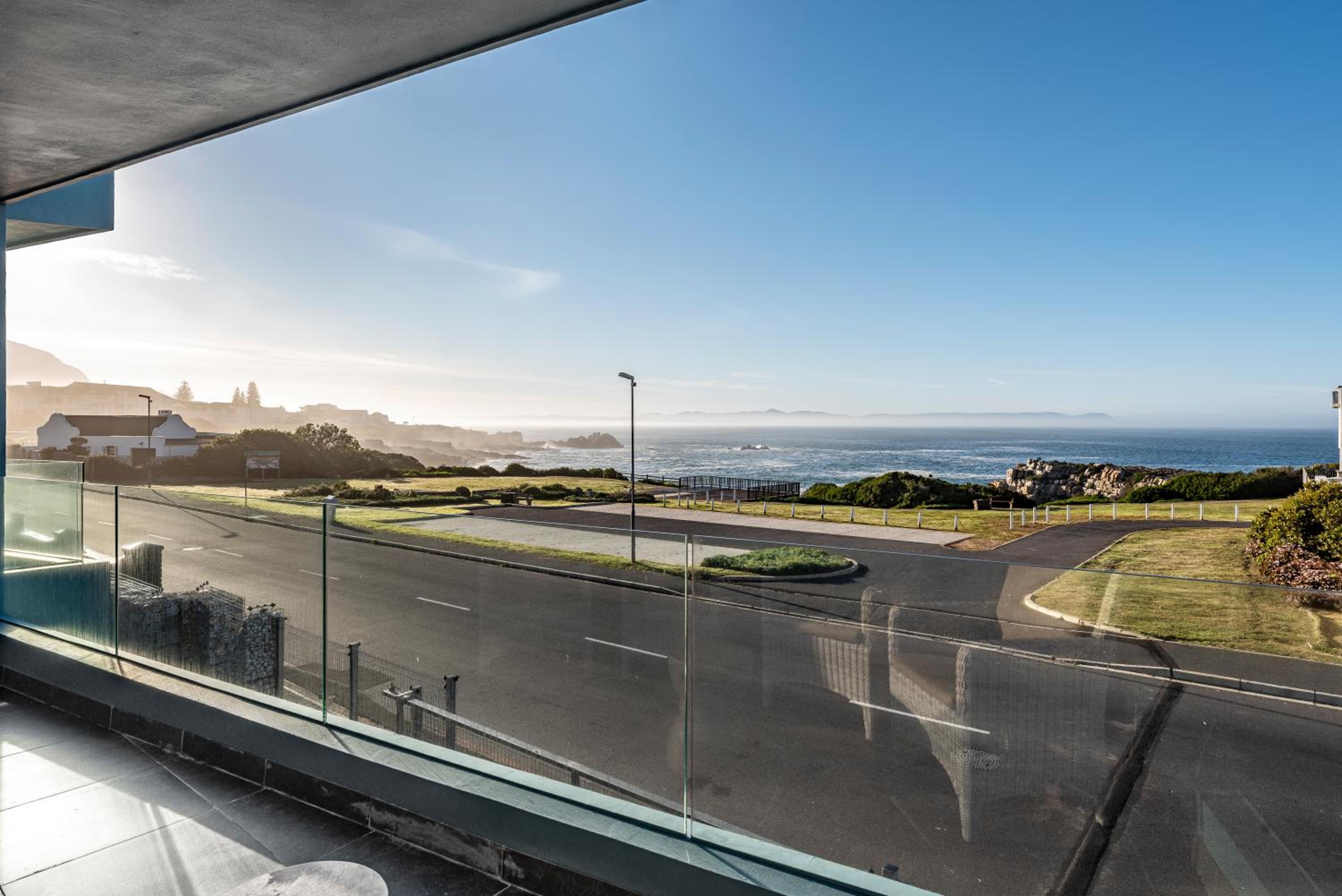 17 Marine - 3 Bedroom - Sea View - Apt 101 view 2