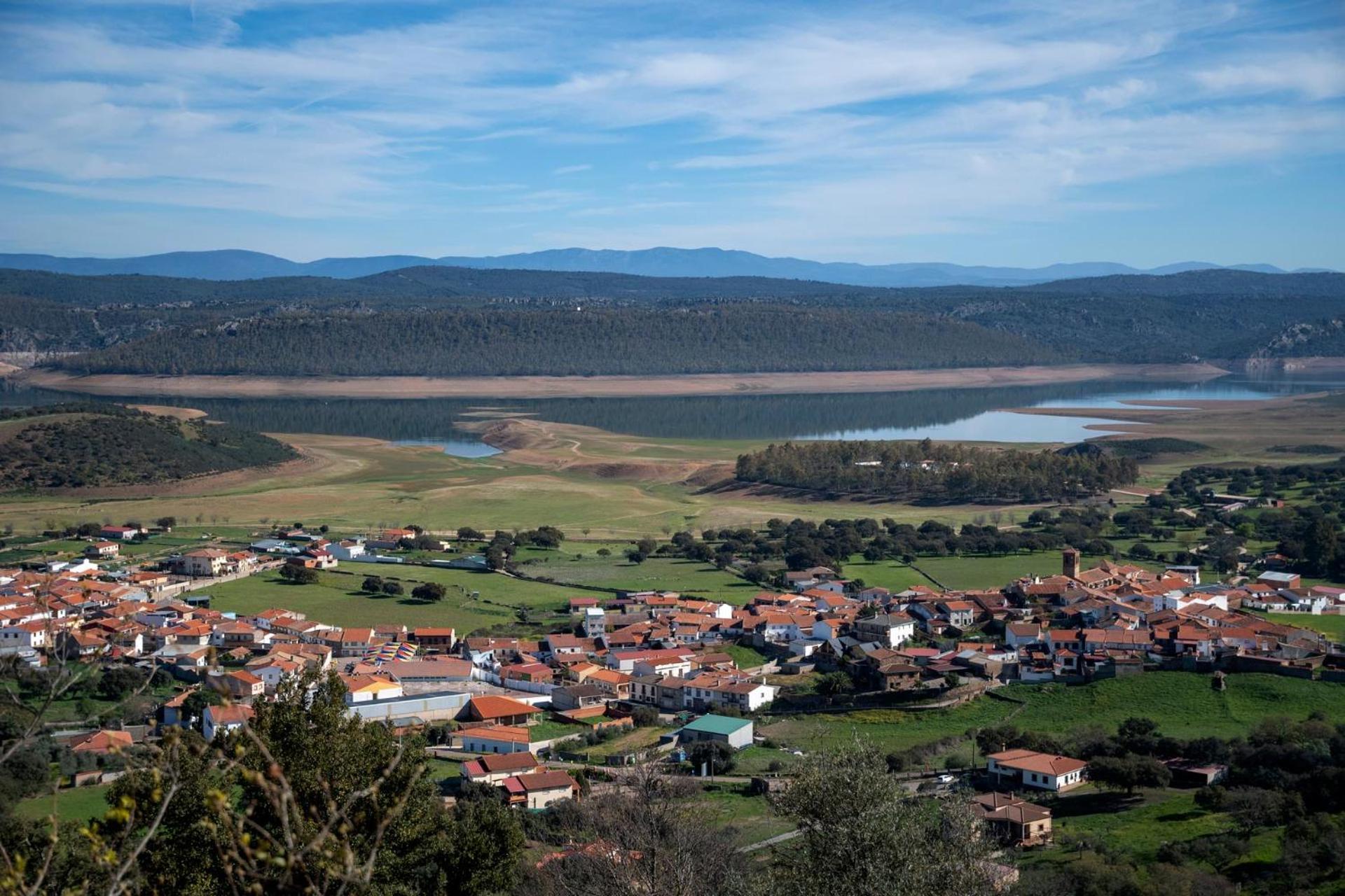 Apartamentos Rurales Helechosa, Las Tres Peñas view 3