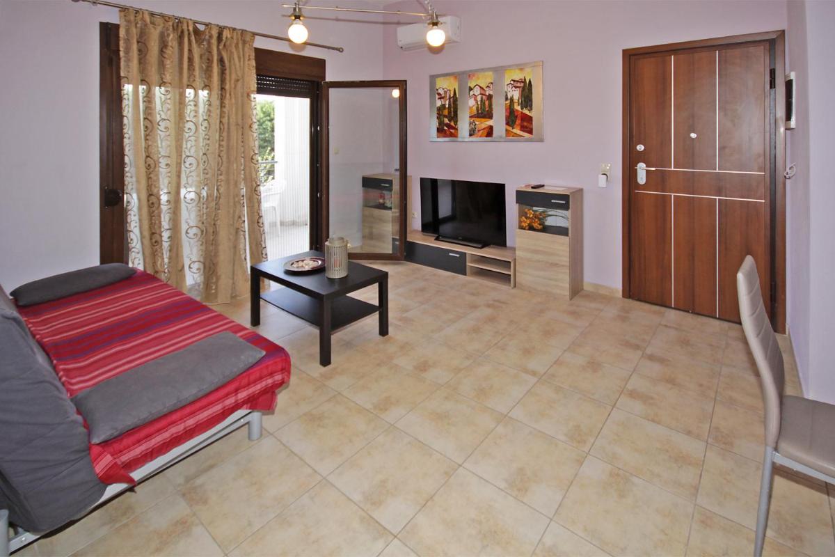 Adonis Family Forest House photo 5