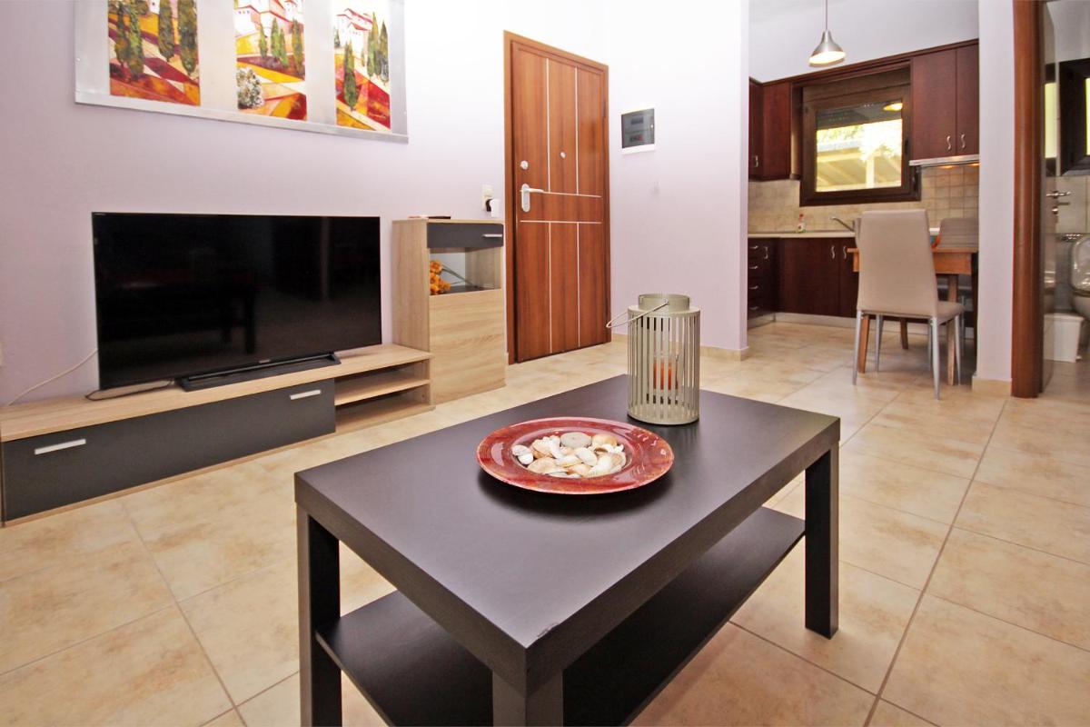 Adonis Family Forest House photo 4