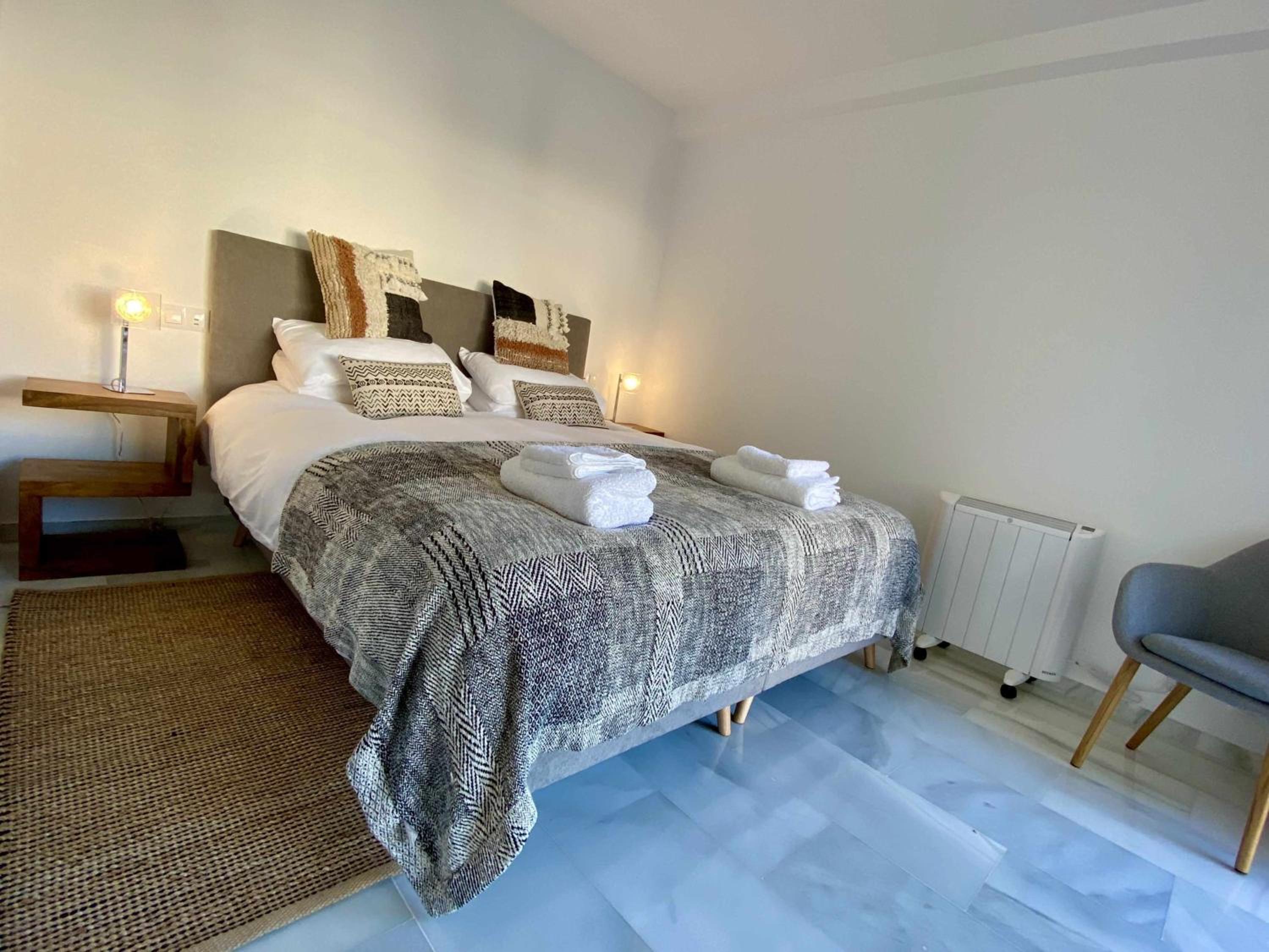 Luxury Apartm Brand newSwimming PoolGolf Beach