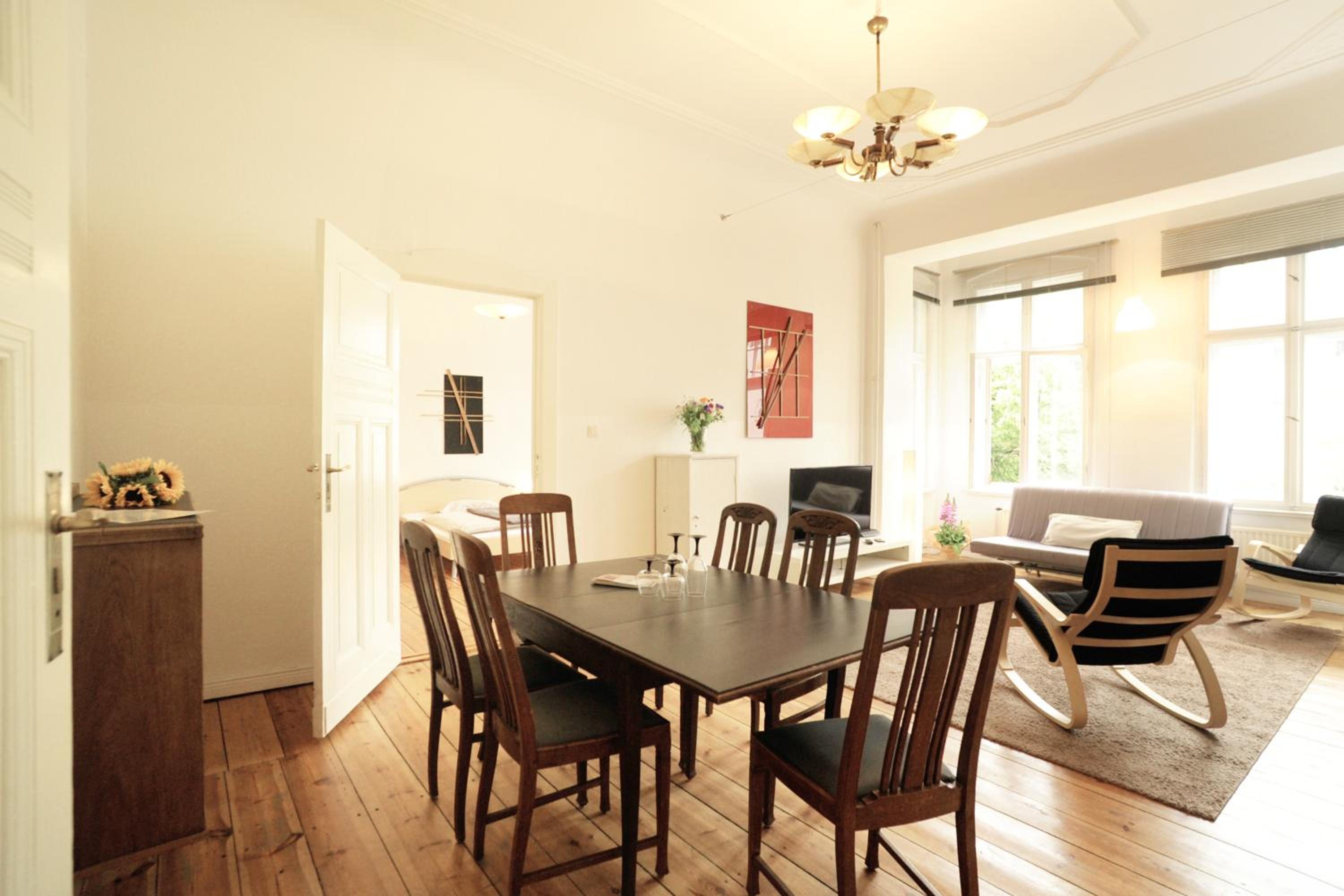 Elegante Altbauwohnung (CB1)