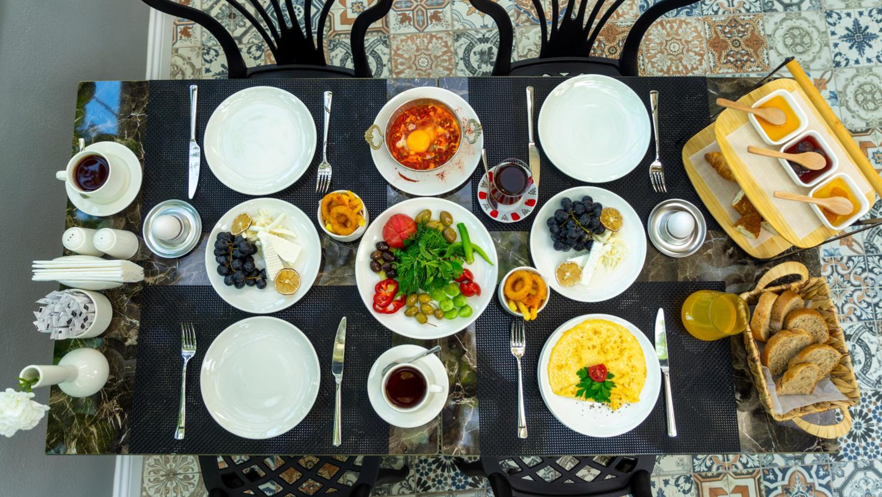 The Mori Club Hotel - Image 7