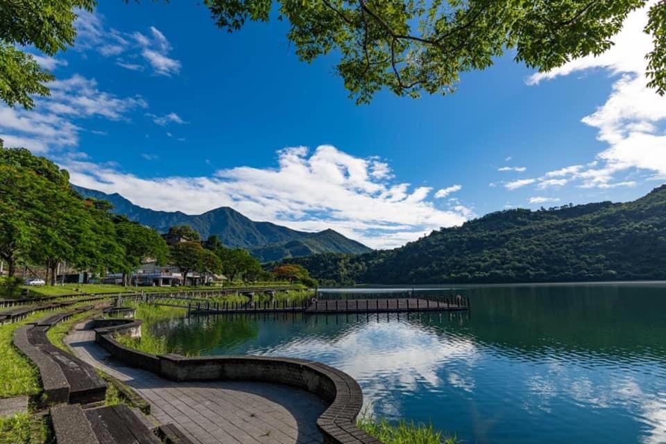Lakeside 46