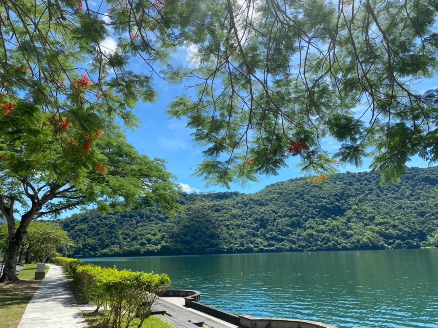 Lakeside 46