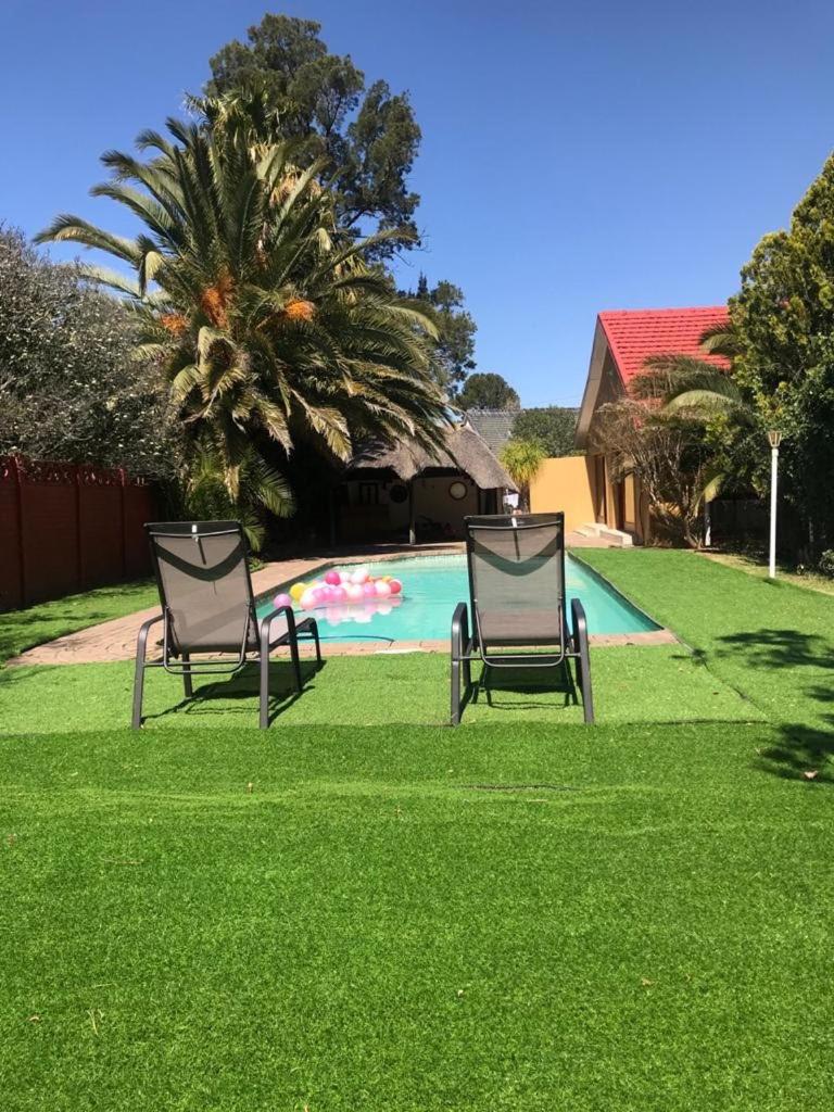 Beverley Hills guesthouse view 2