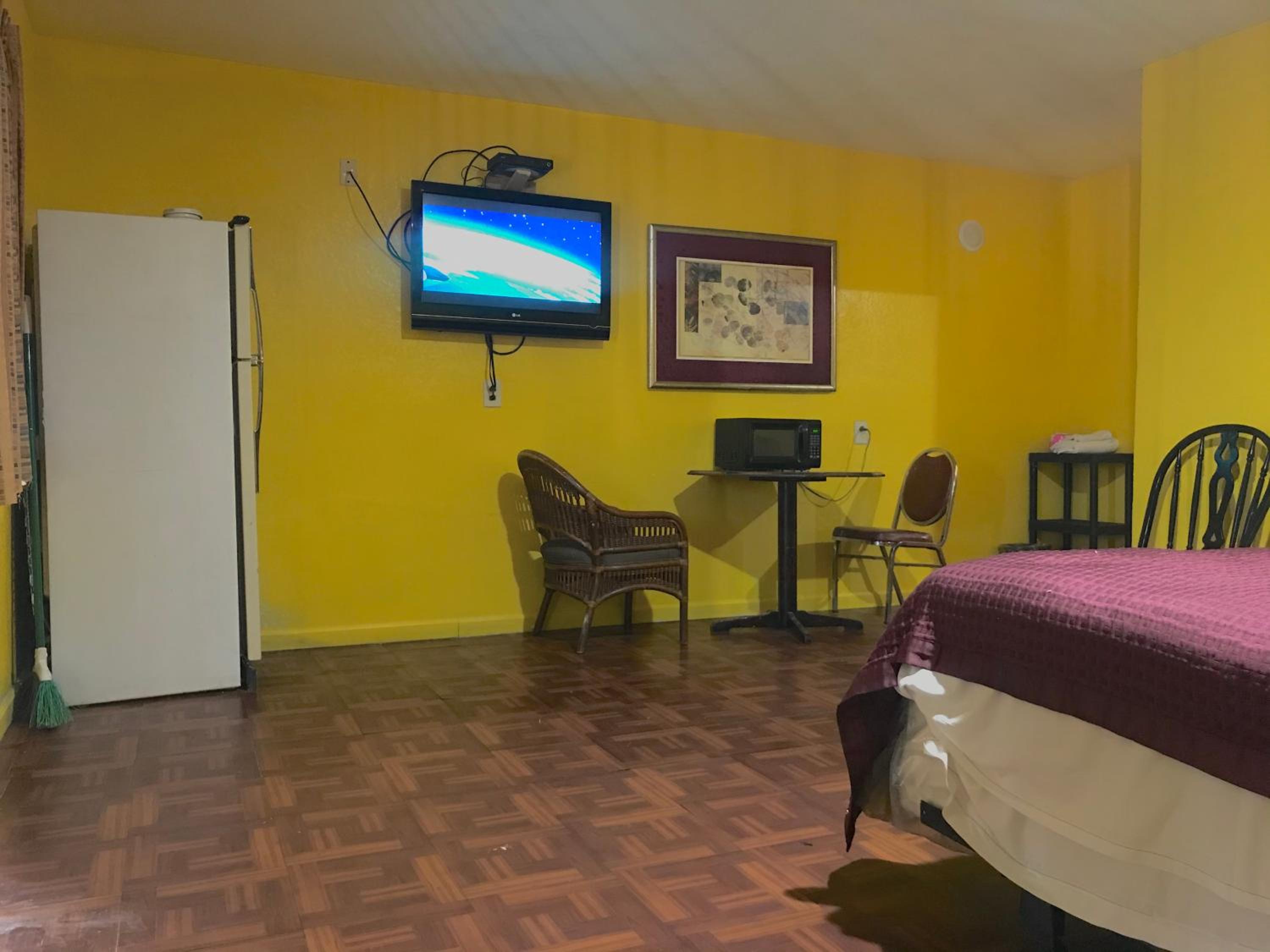 Commodore Motel view 5