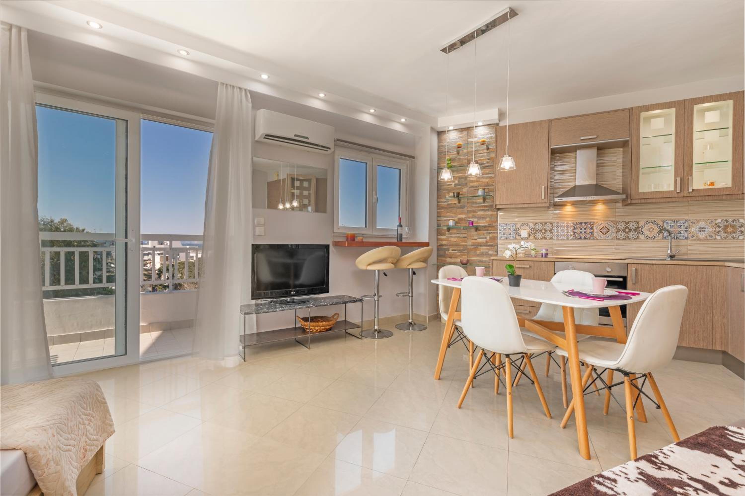 4. Sea view luxury suite for 4 in Rhodes centre! view 2