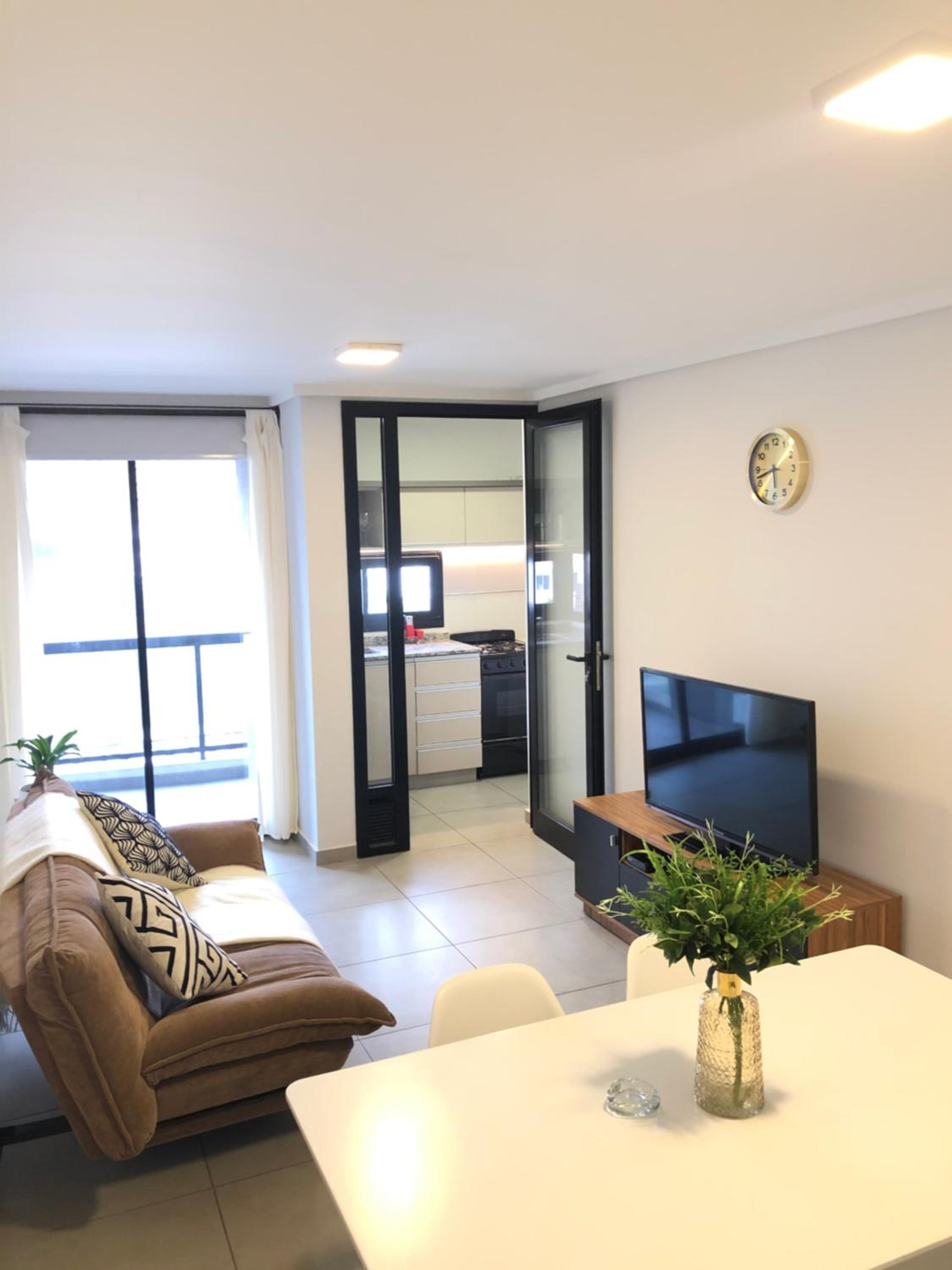 Hotel LitStay Brasil con cochera, pileta y asadores - Image 1