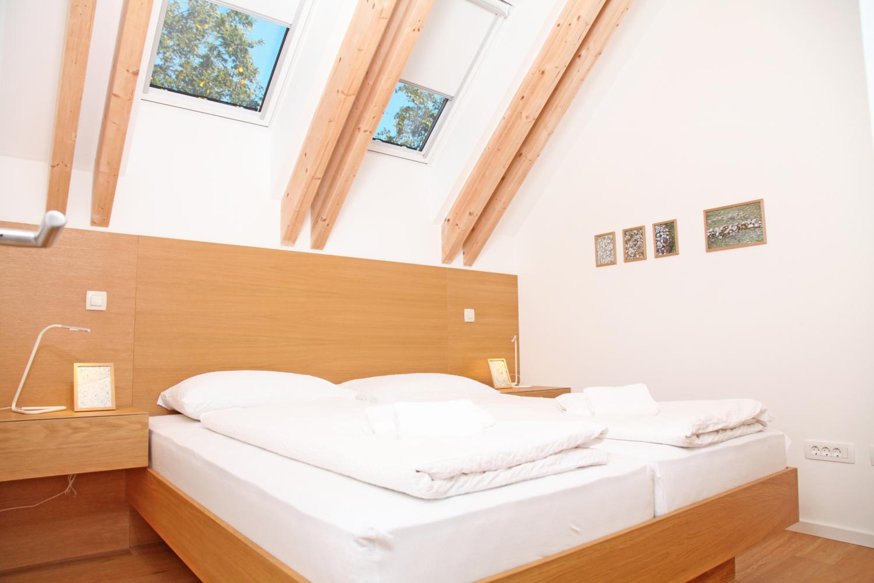 Apartment Jurijana - New 4-Bedroom Triplex with Sauna & Garden