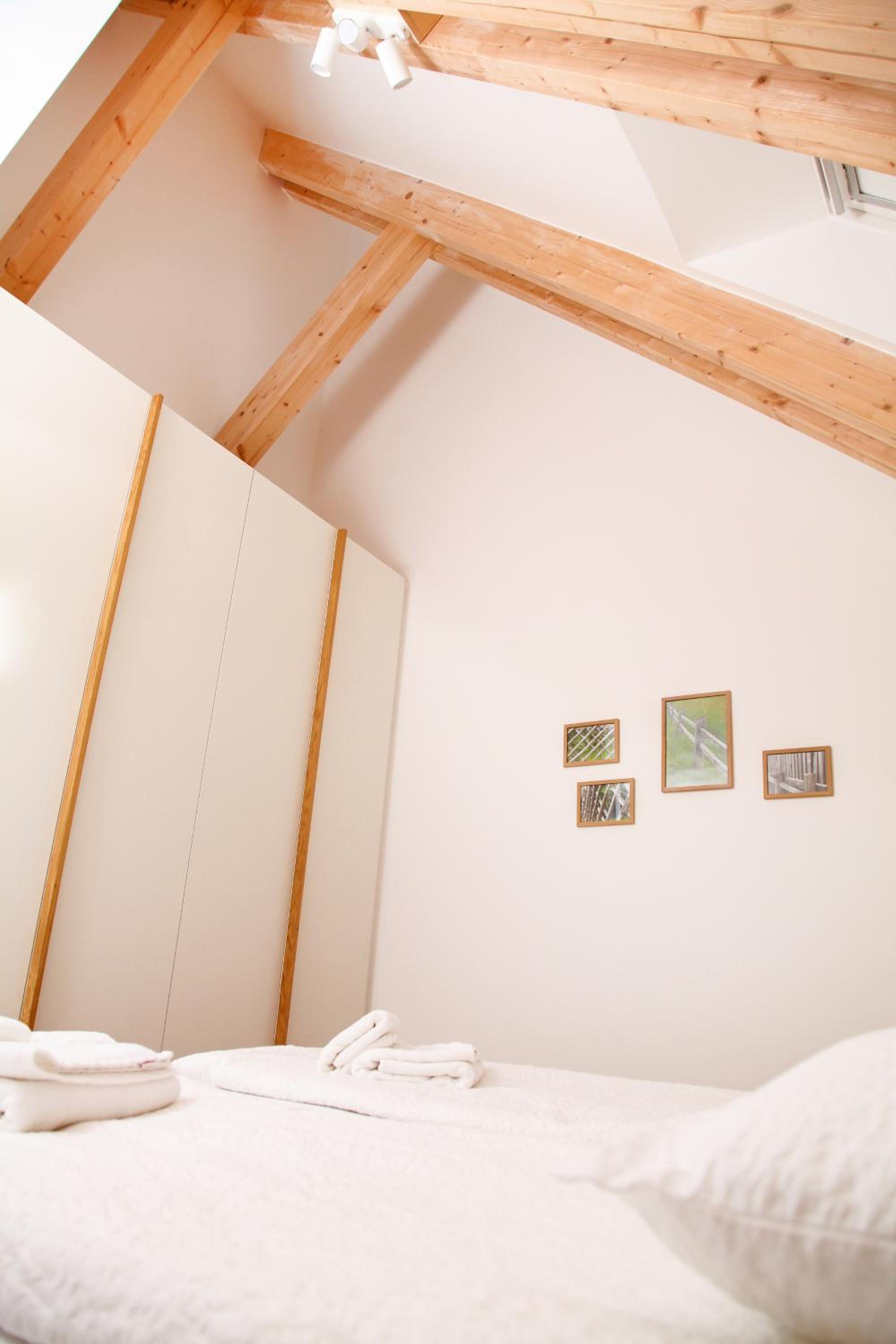 Apartment Jurijana - New 4-Bedroom Triplex with Sauna & Garden