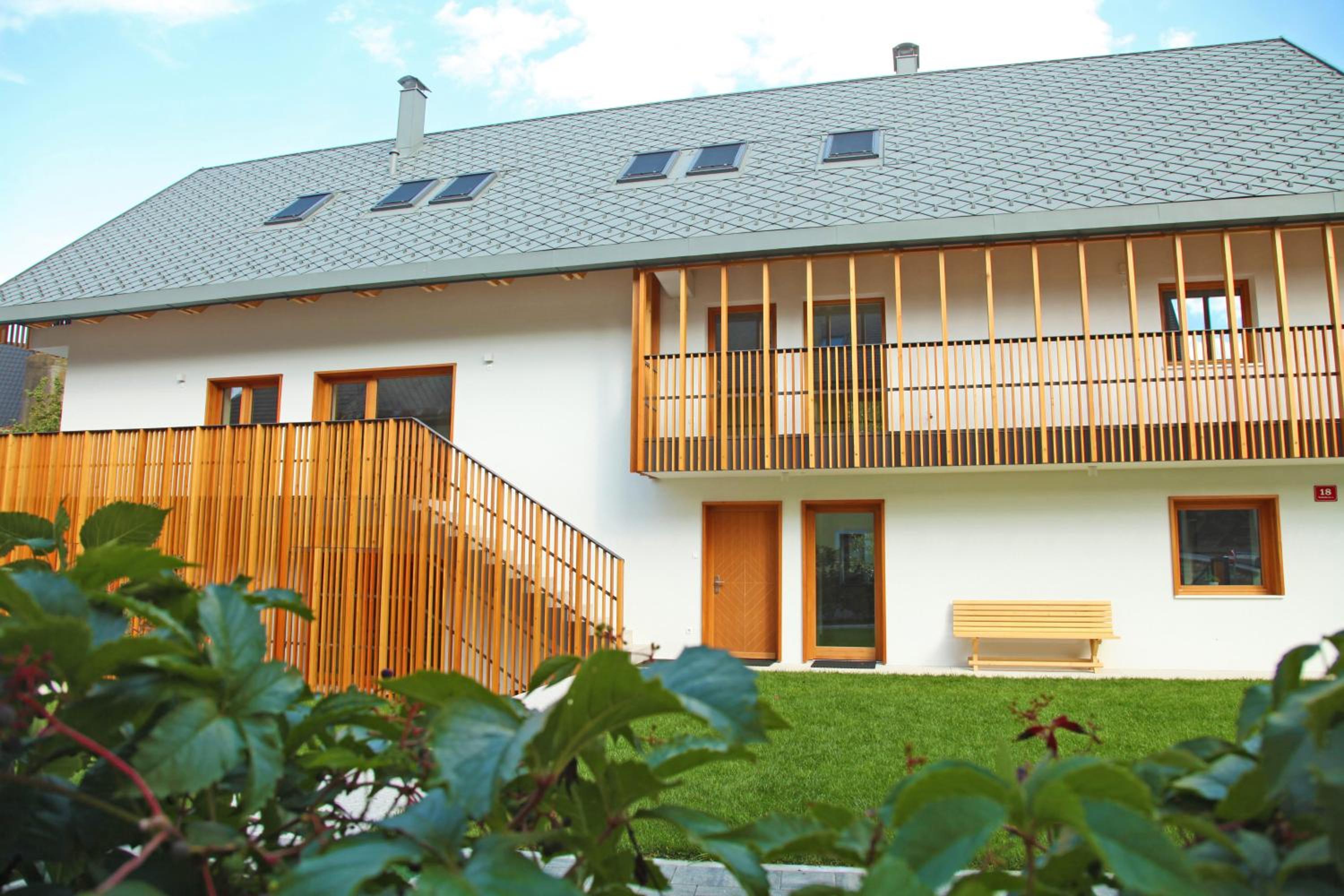 Apartment Jurijana - New 4-Bedroom Triplex with Sauna & Garden