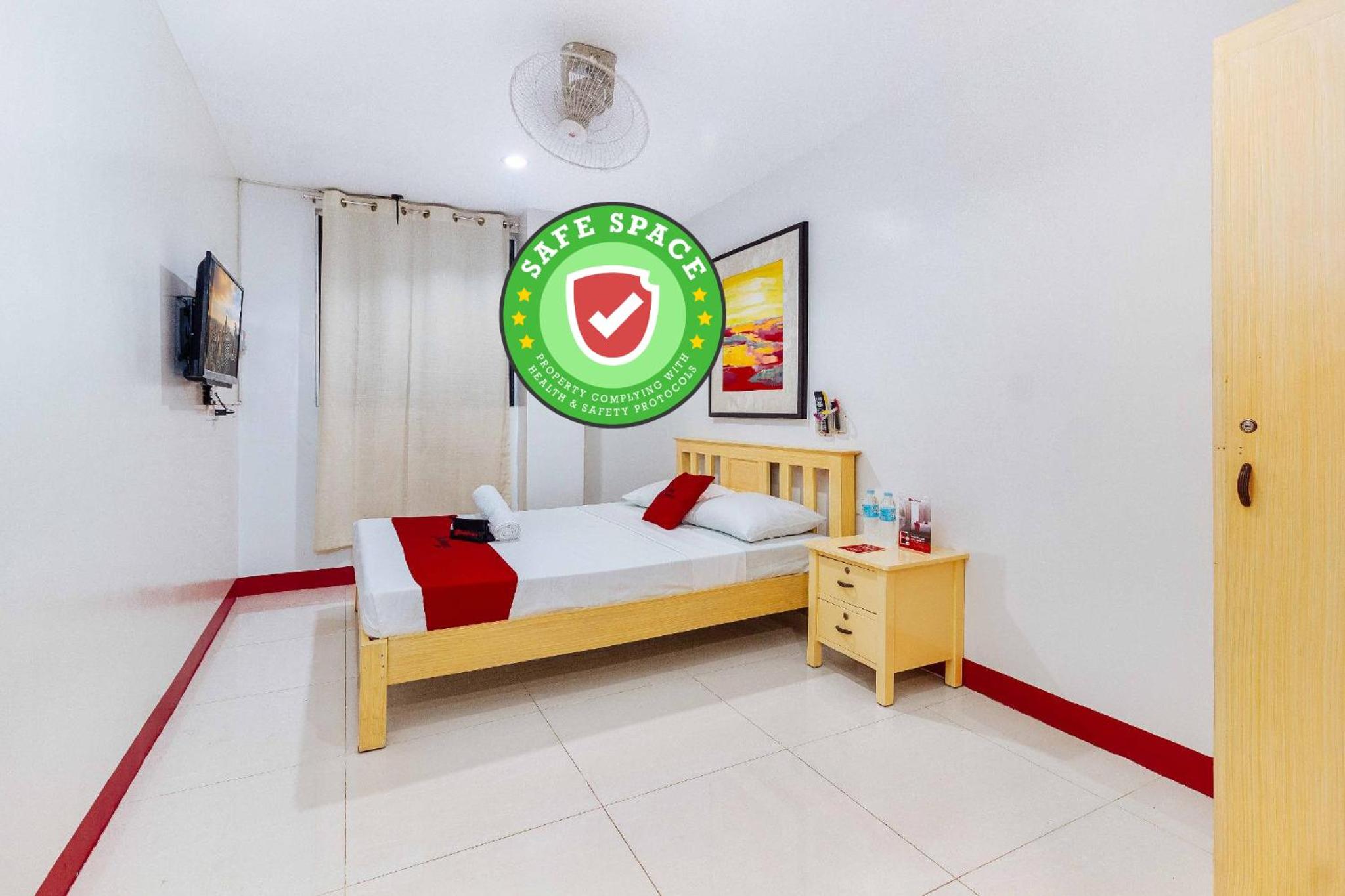 Hotel RedDoorz near Cebu Metropolitan Cathedral - Image 1