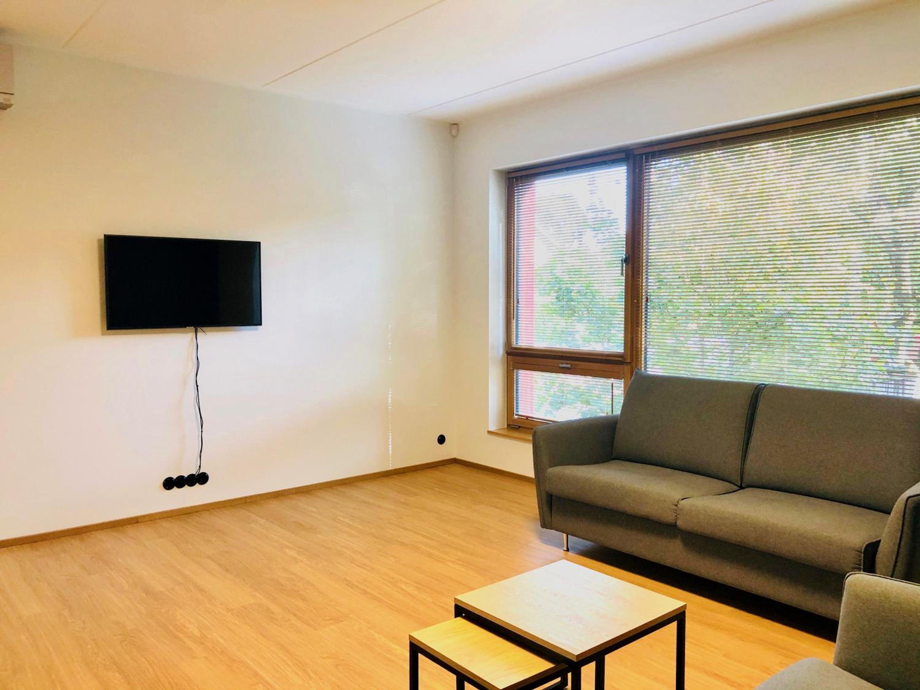Self-check-in spacious 1 bedroom apartment with free parking view 4