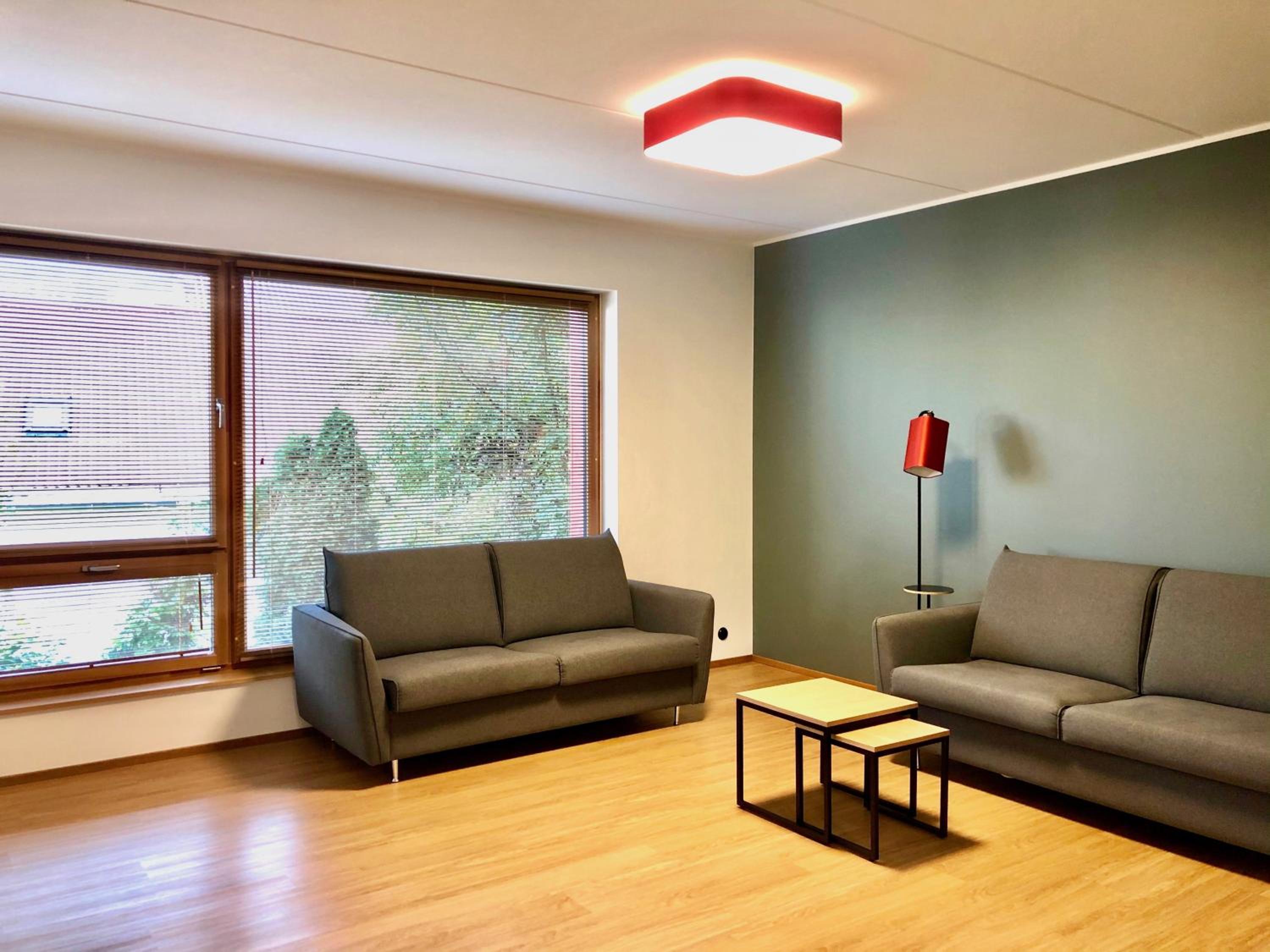 Self-check-in spacious 1 bedroom apartment with free parking view 3