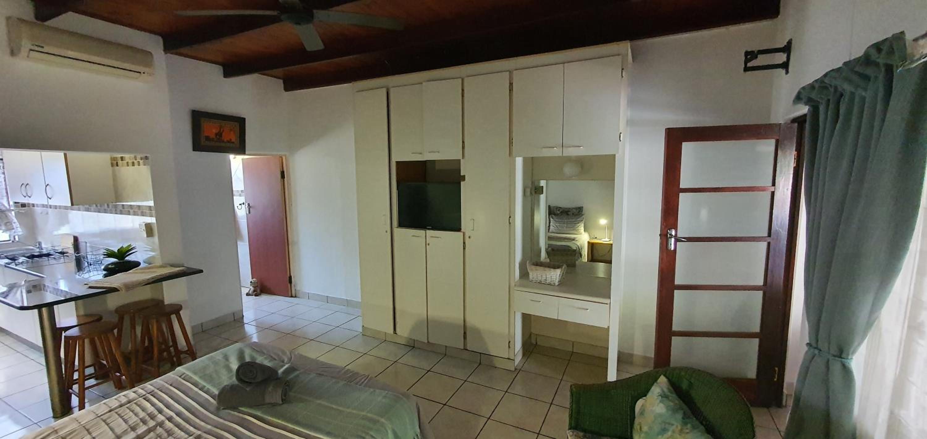 11 Manzini Chalets -Timone's Retreat view 4