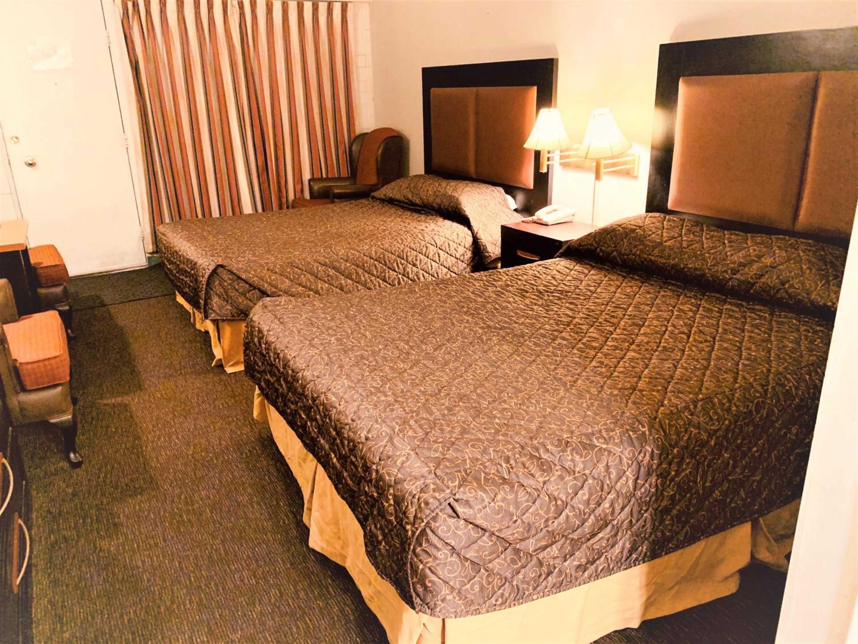 Red Carpet Inn & Suites - Image 2