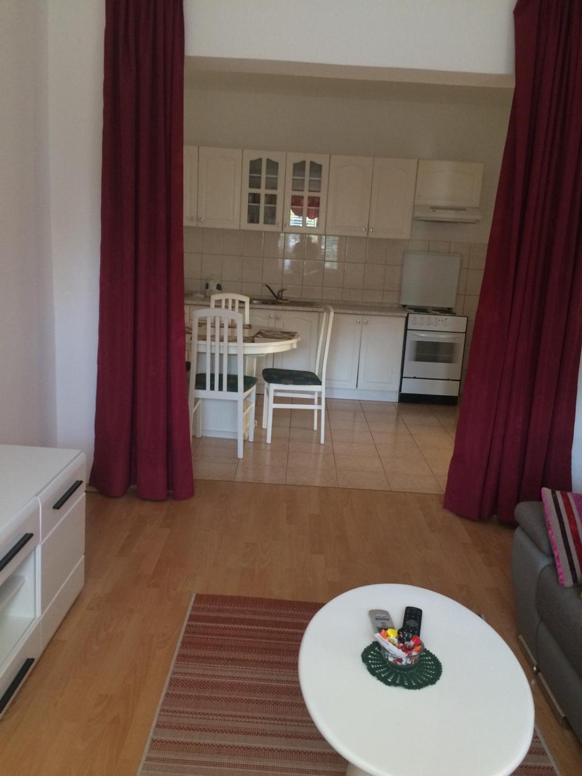 Apartmani Mandic with parking photo 2