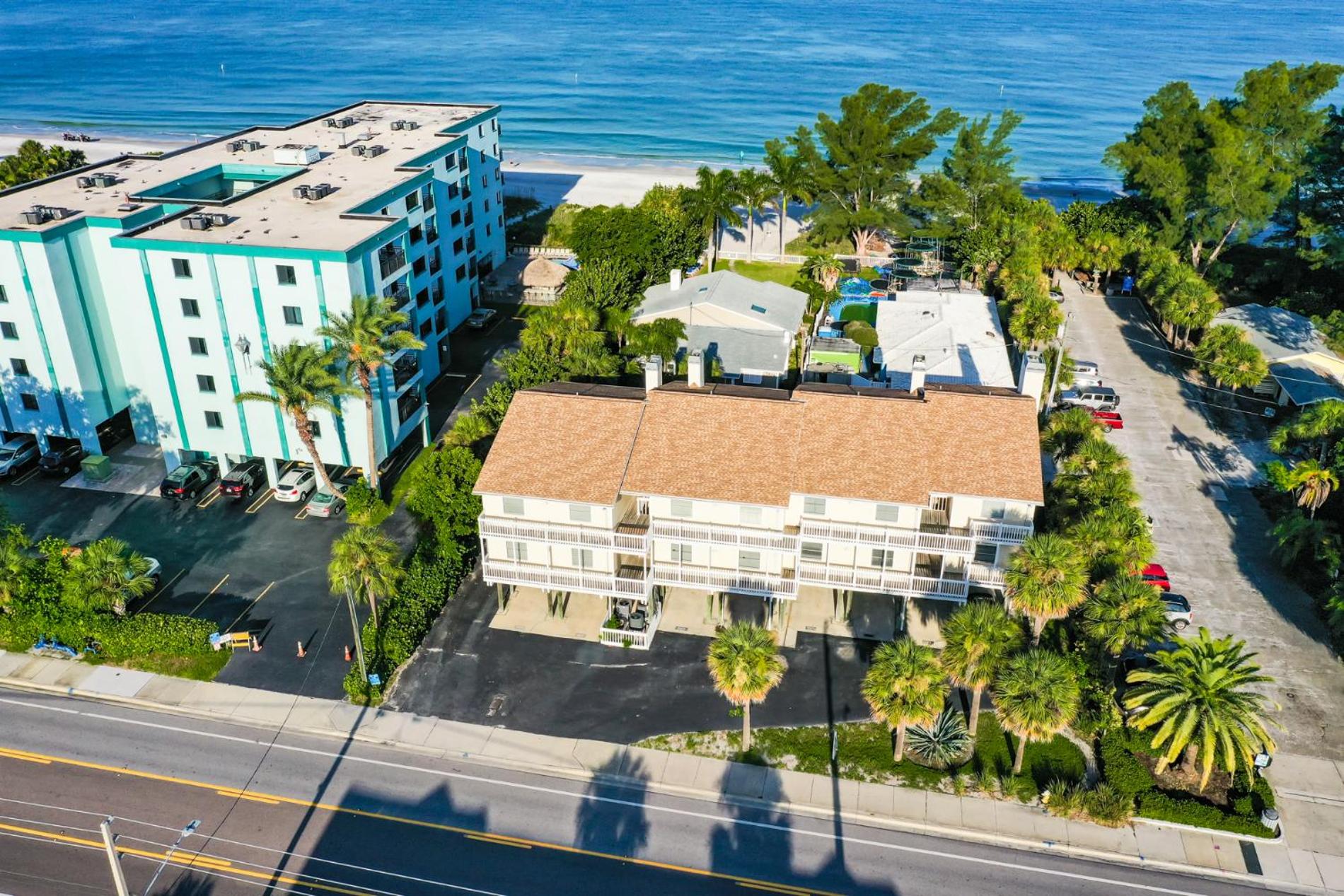 100 steps to beautiful Indian Rocks Beach, oceanside, 2 bedroom updated condo view 2