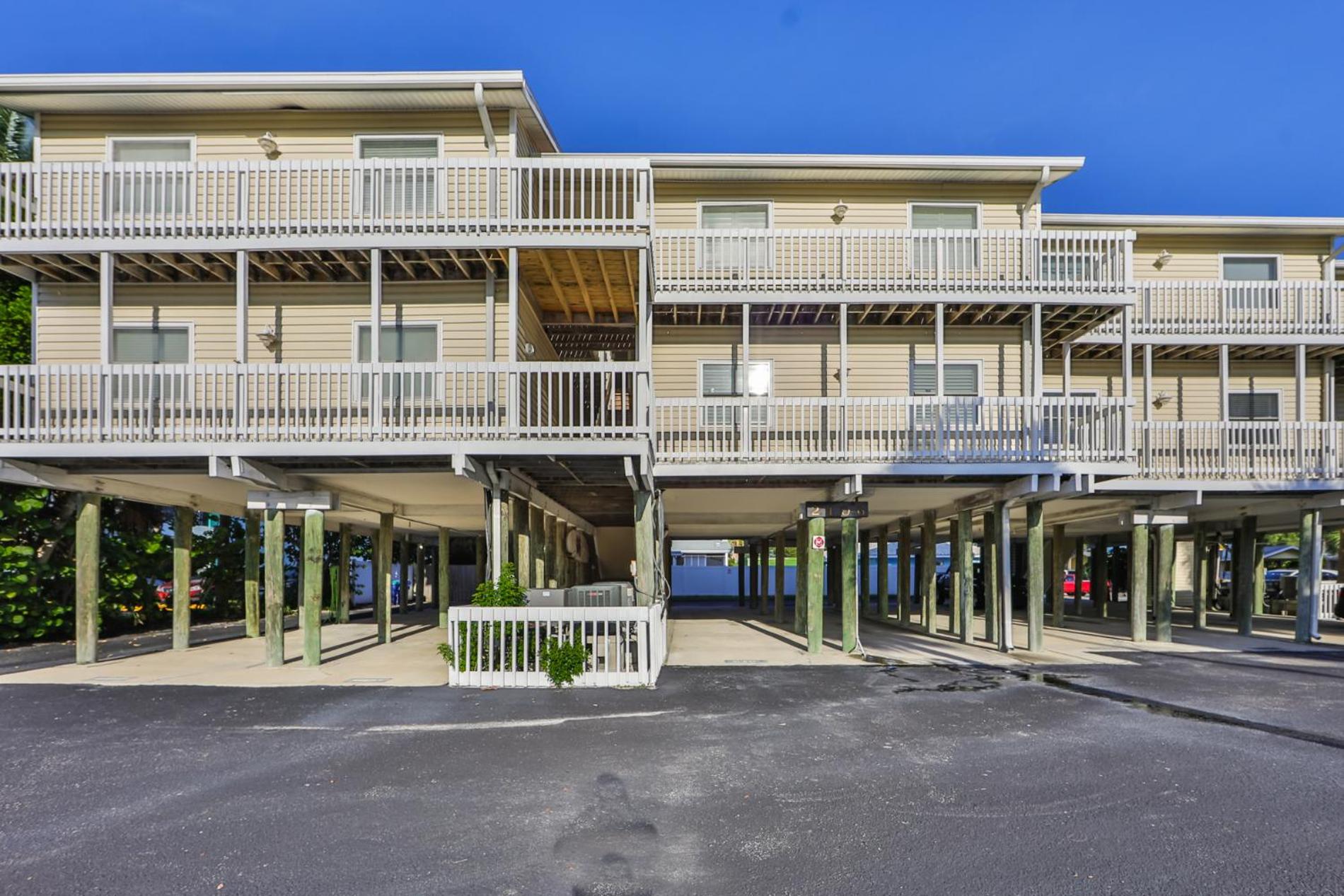 100 steps to beautiful Indian Rocks Beach, oceanside, 2 bedroom updated condo view 3