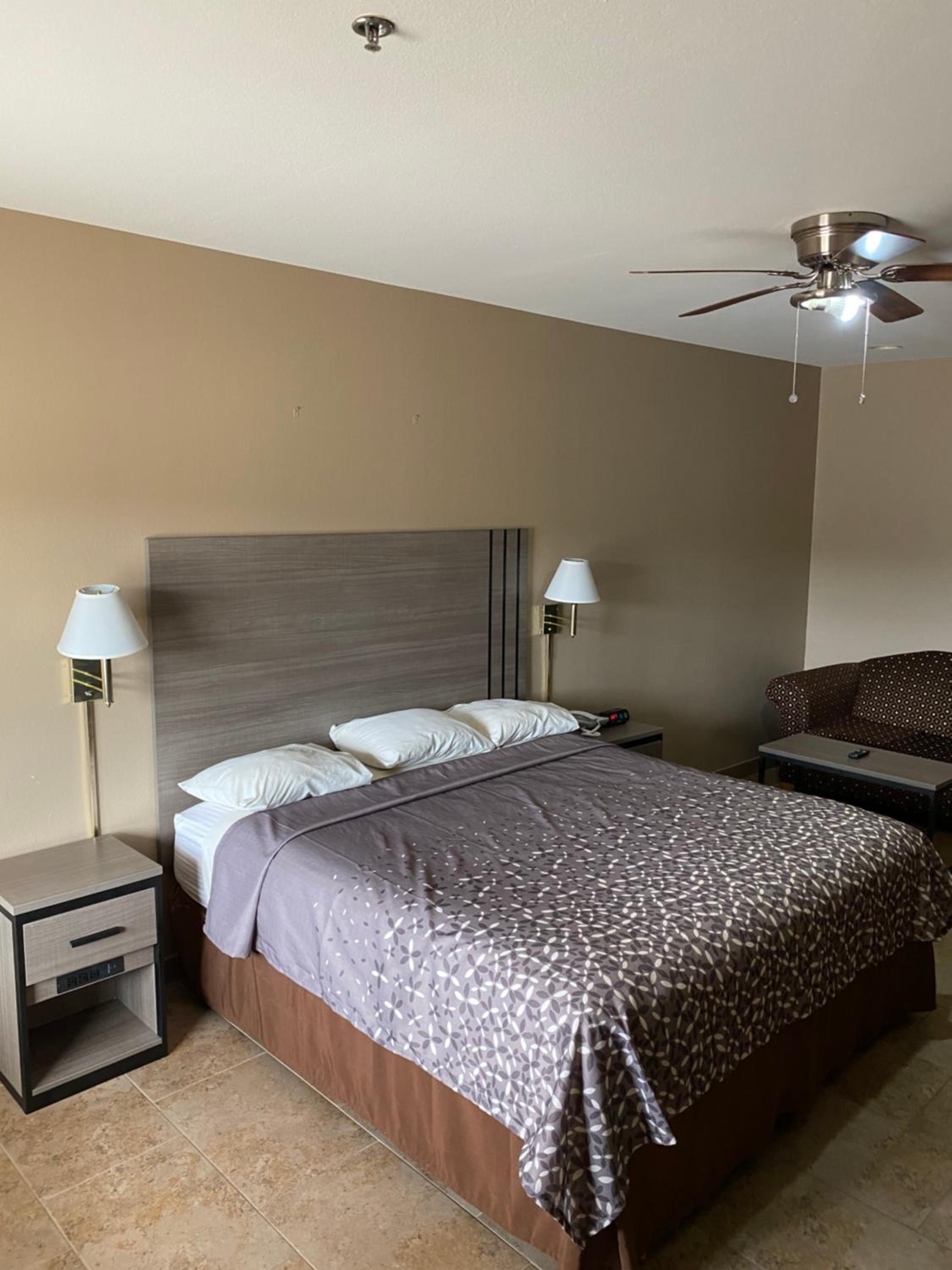Los Fresnos Inn and Suites