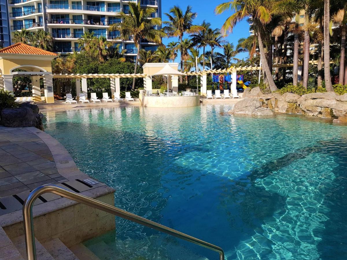 Modern 2BR Apartment in Chevron Renaissance - CoastHM