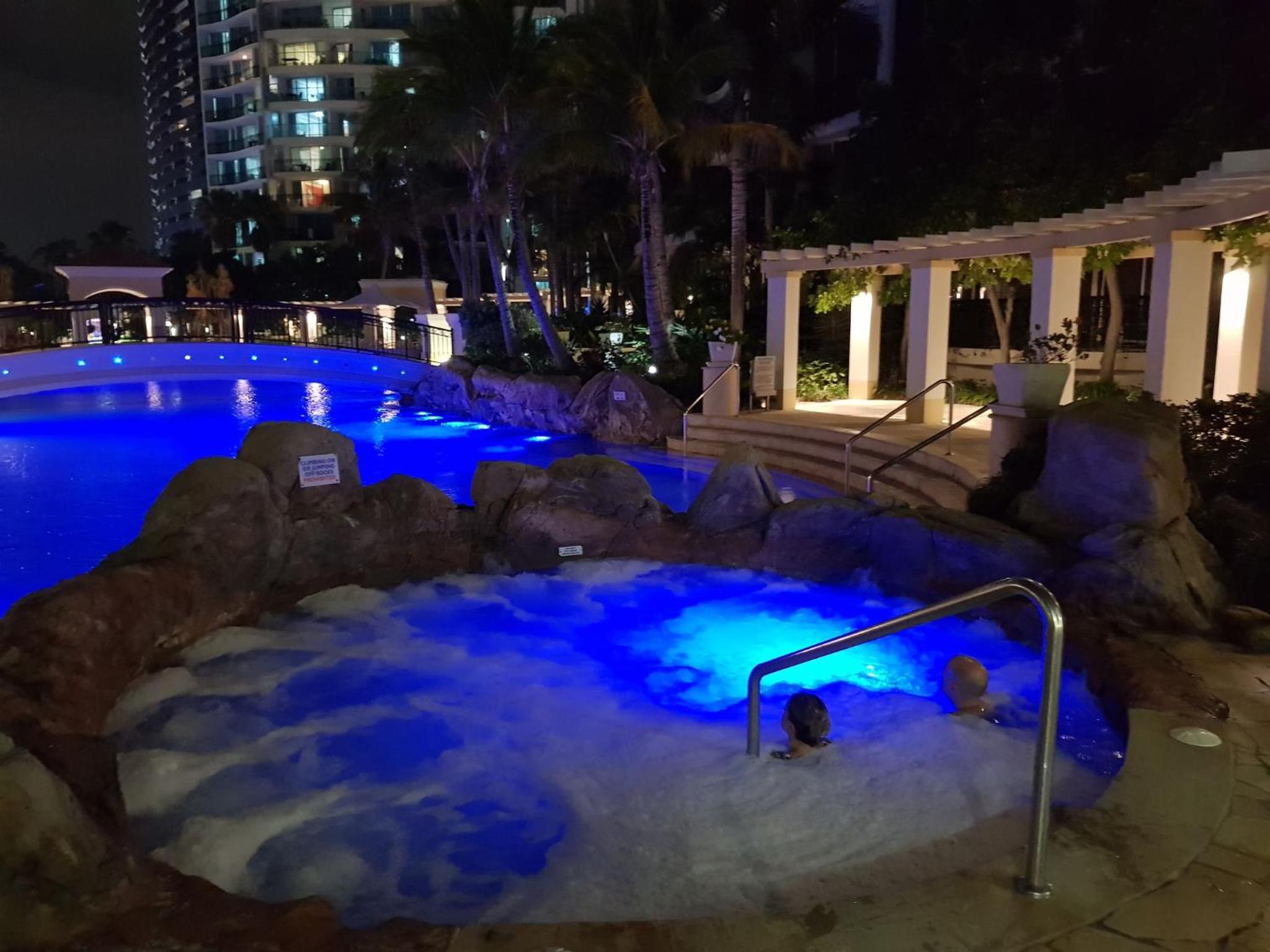 Modern 2BR Apartment in Chevron Renaissance - CoastHM