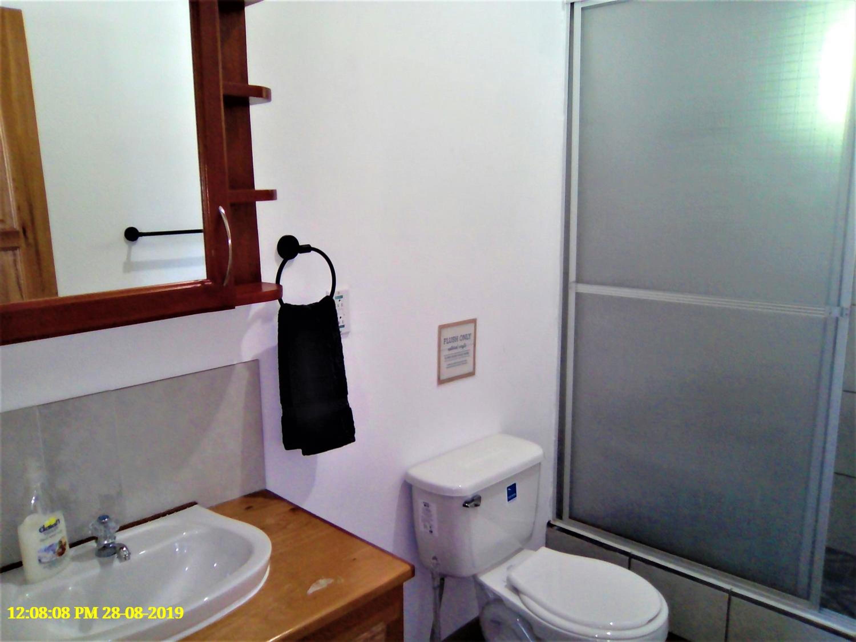 Belize Vacations - Fully equipped 2 bedroom tree top cottage, with large balcony in private garden - Property Image 3