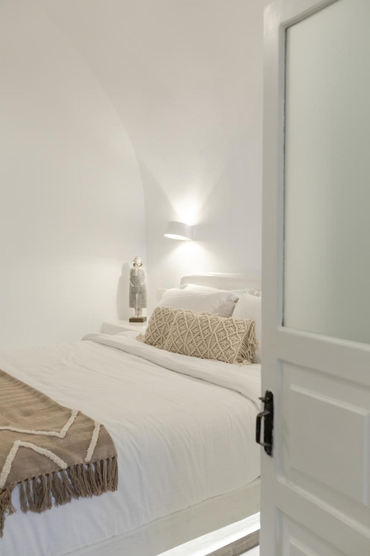 Doukas Caldera Suites photo 2