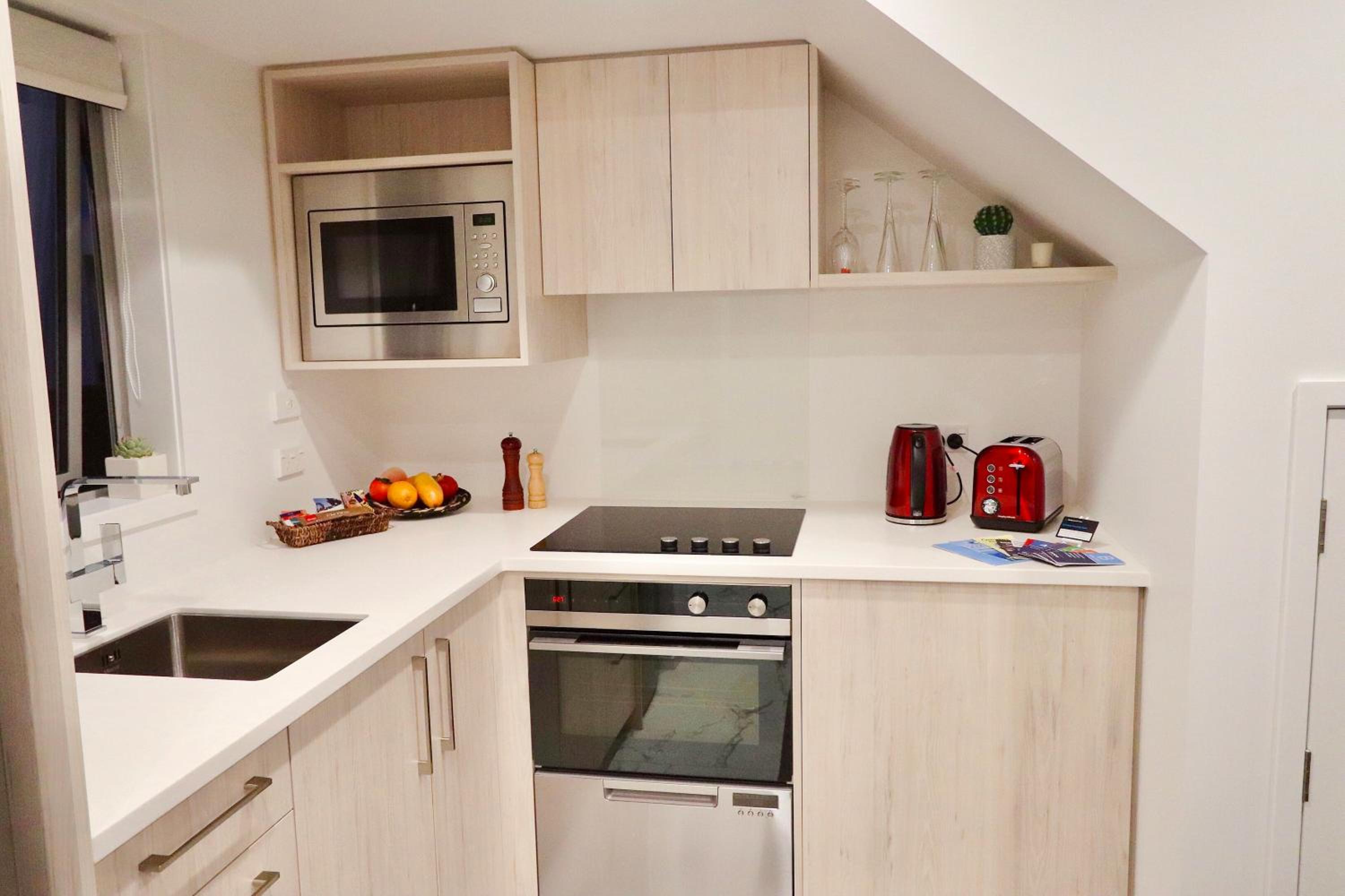 Modern Townhouse Walk to Convention Centre and Family Playground CBD Christchurch view 5