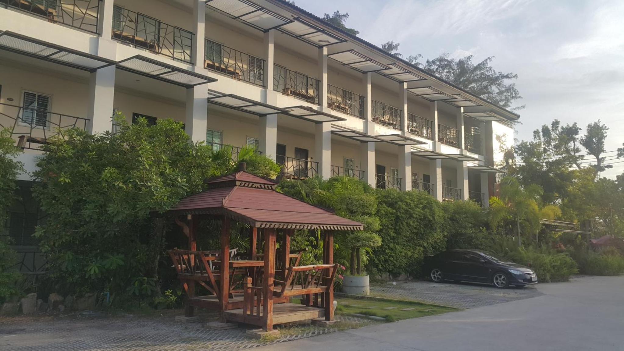 Rayonghouse Resort