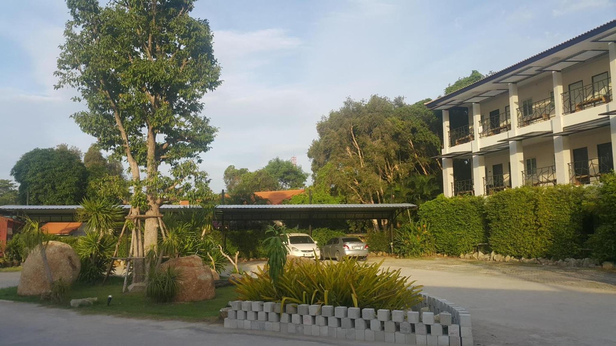 Rayonghouse Resort