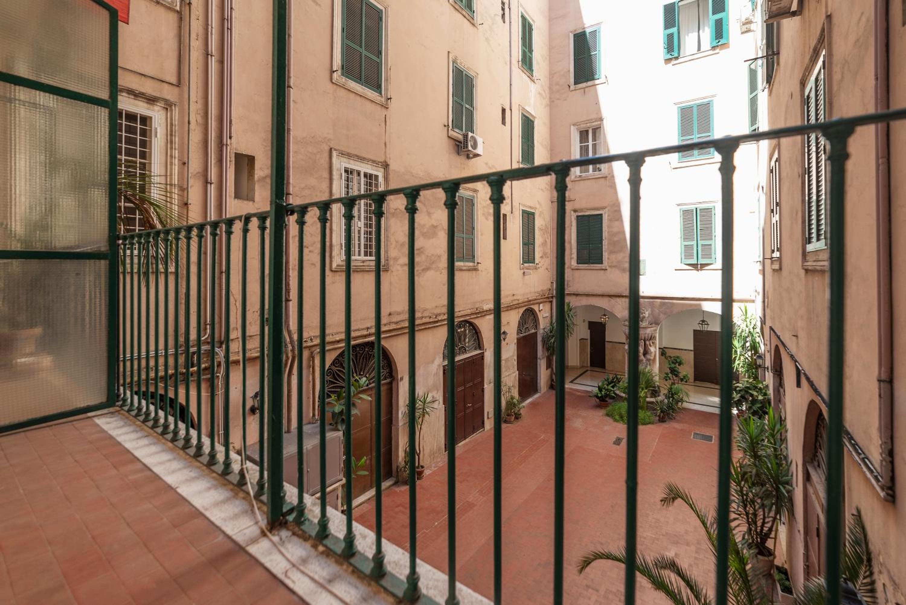 GuestHost - Porta Pia & Villa Torlonia Apartment with Balcony — Rome photo 5