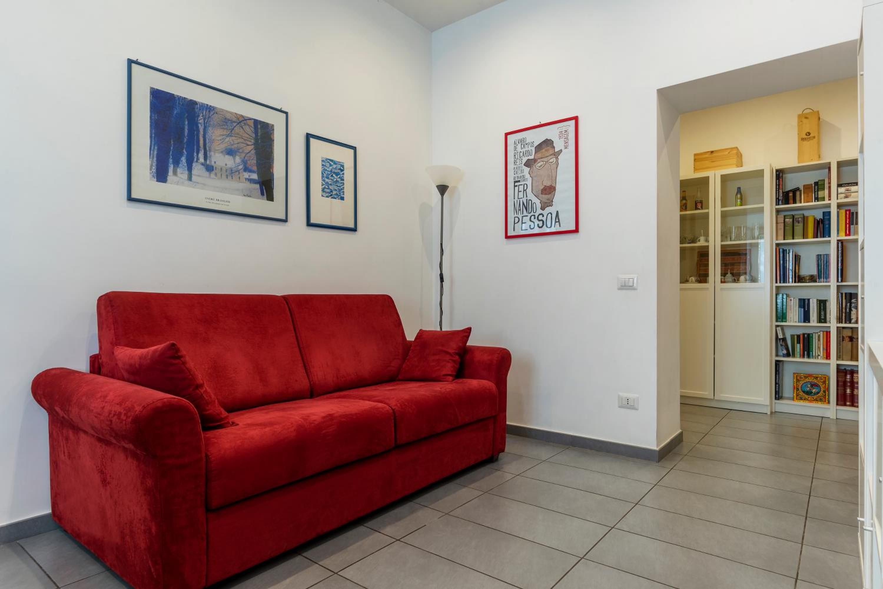 GuestHost - Porta Pia & Villa Torlonia Apartment with Balcony — Rome photo 4