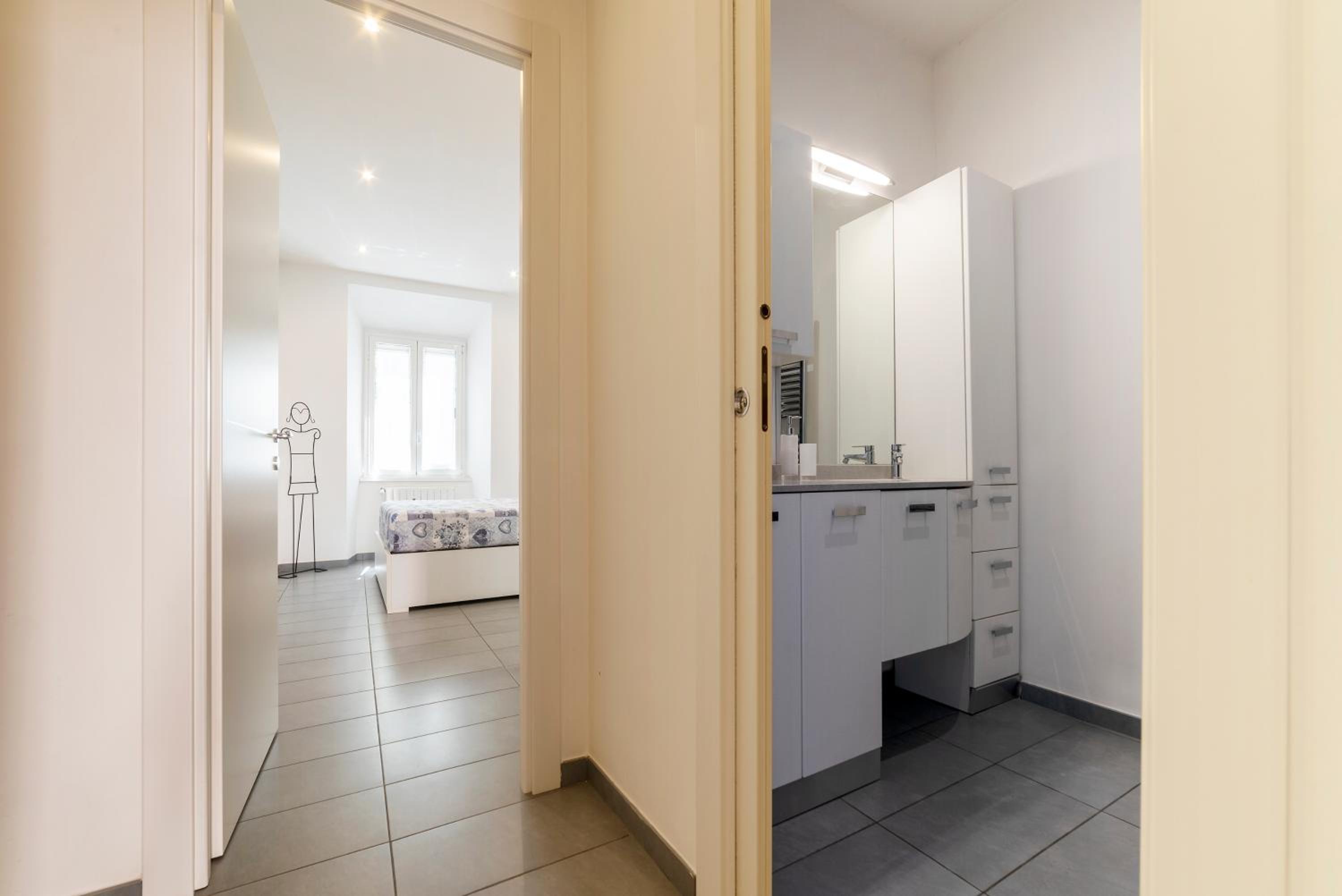 GuestHost - Porta Pia & Villa Torlonia Apartment with Balcony — Rome photo 2