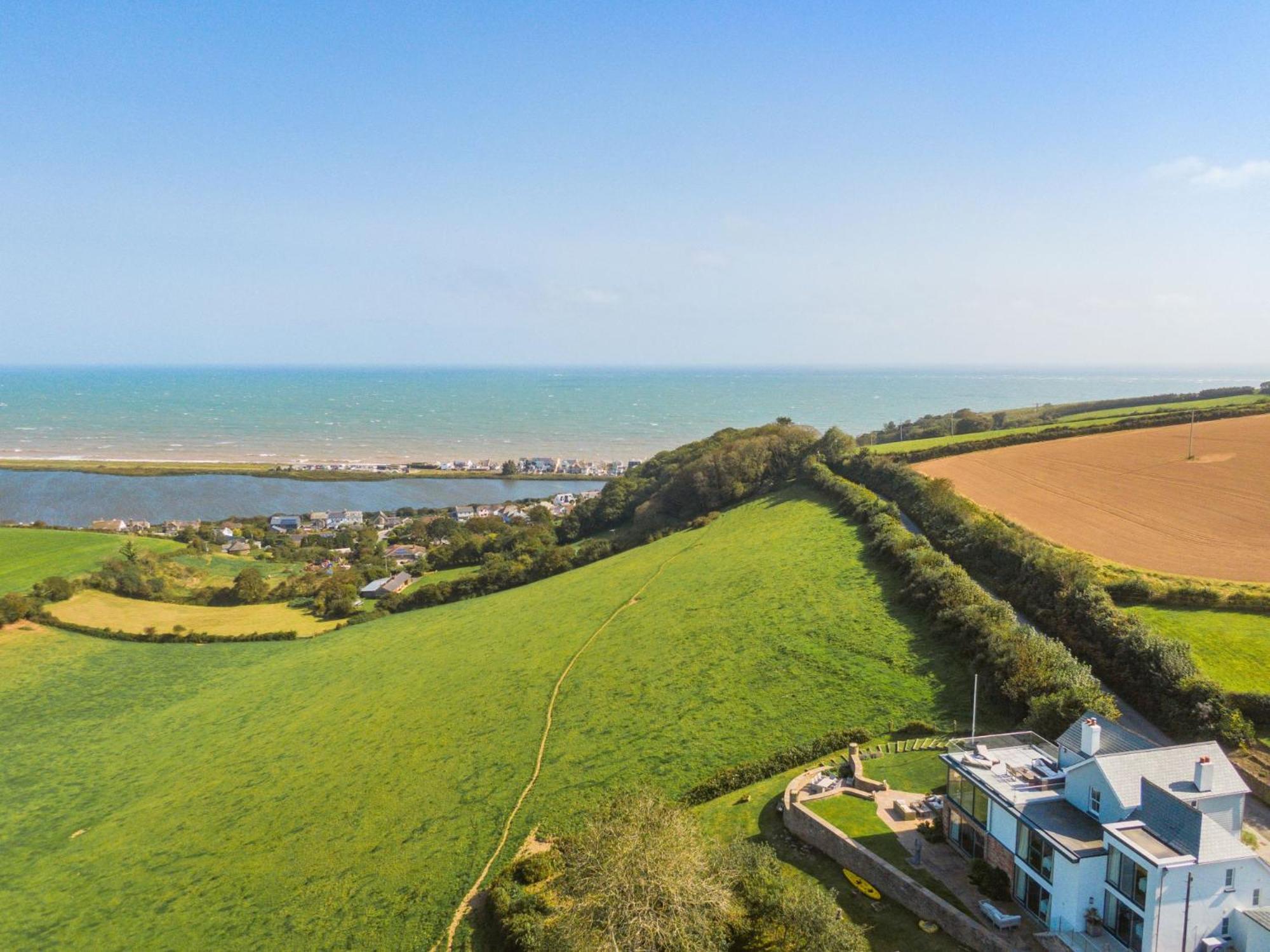 Golden Meadow, Torcross - Free Parking and WiFi - Pet Accepted view 2