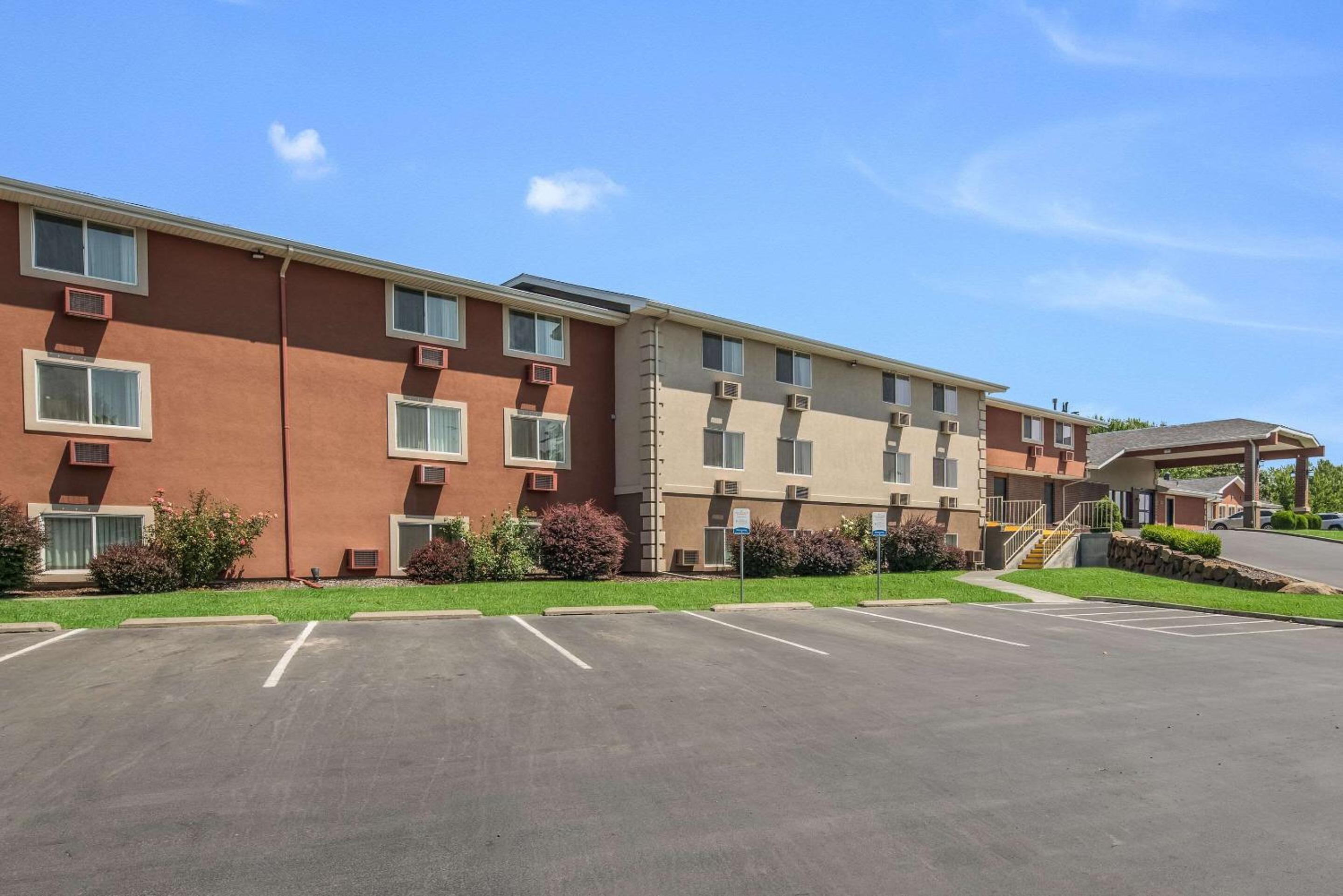 Walla Walla Vacations - Quality Inn  Suites Downtown Walla Walla - Property Image 2